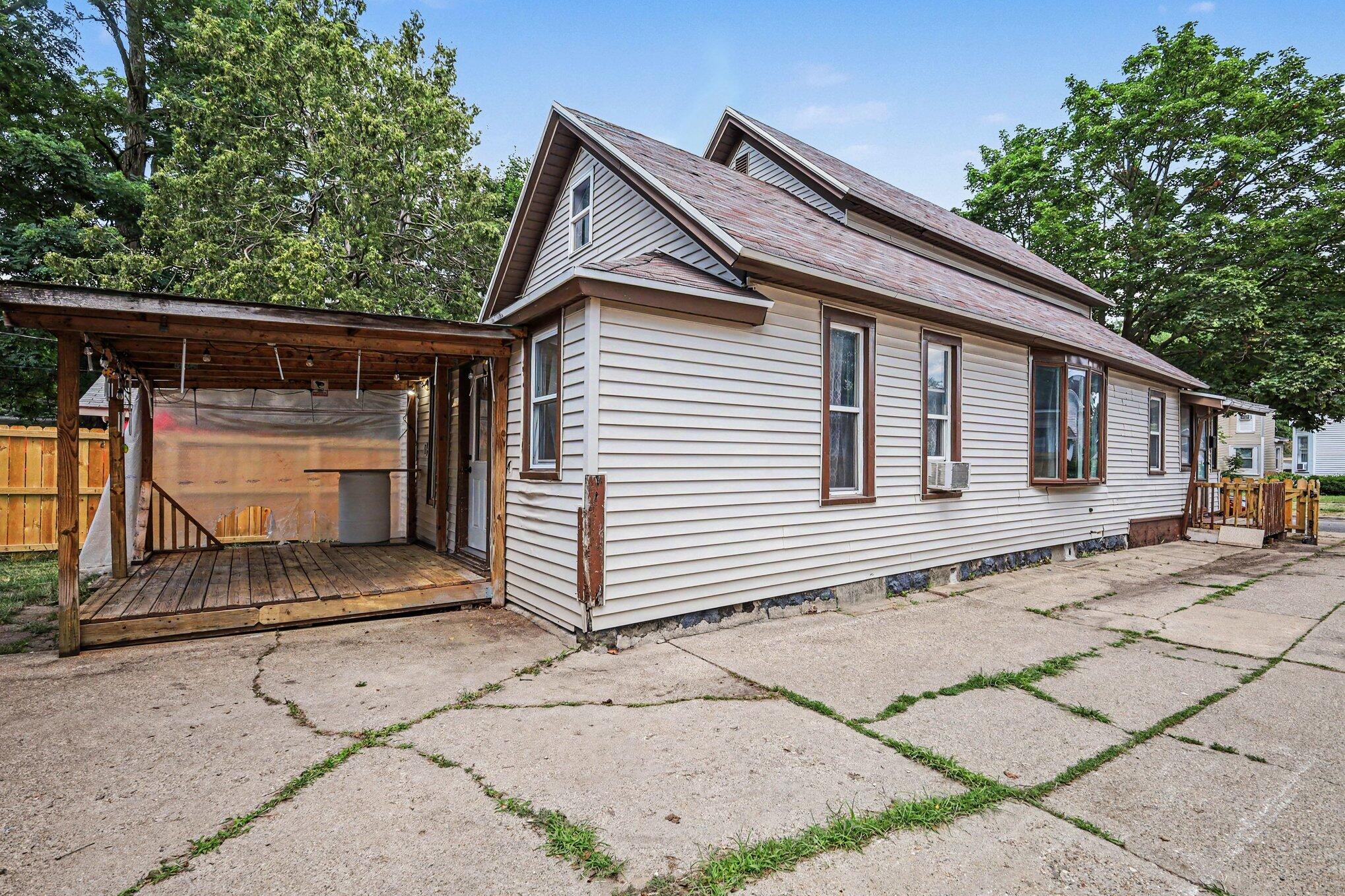 1015 Jennette Avenue NW Grand Rapids MI 49504