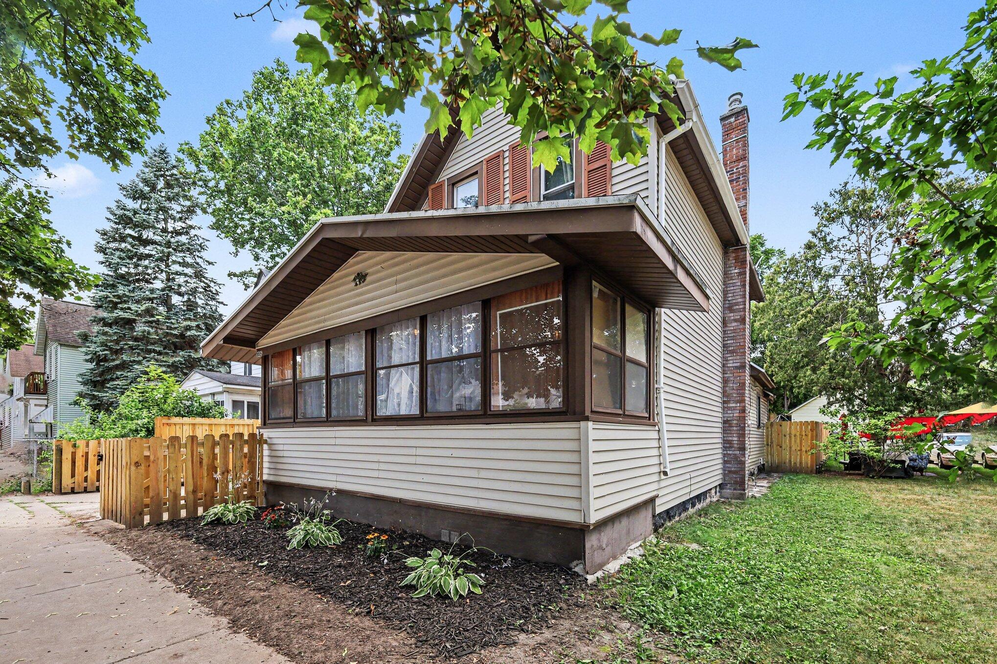 1015 Jennette Avenue NW Grand Rapids MI 49504