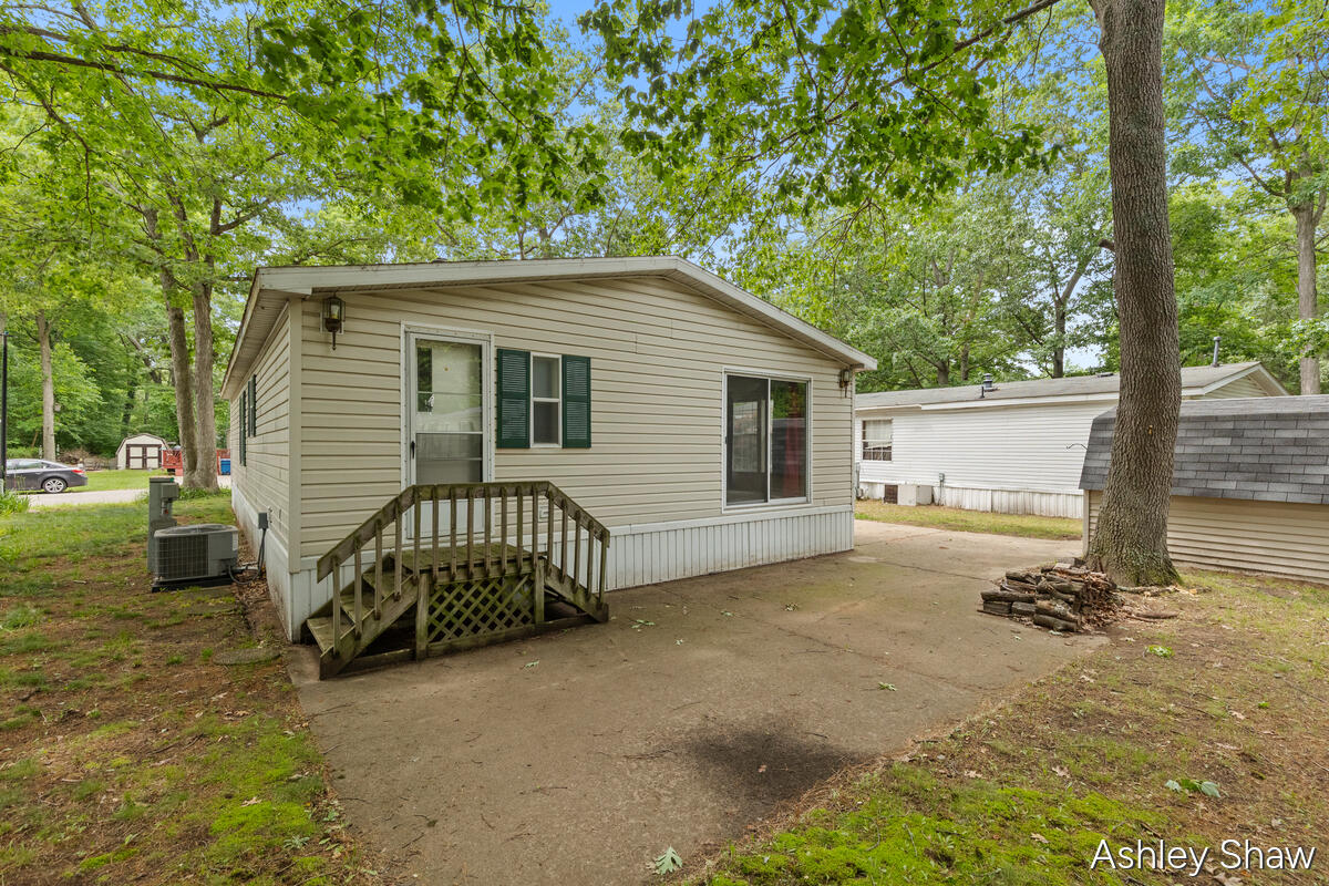 13566 Pinewood Drive Grand Haven MI 49417