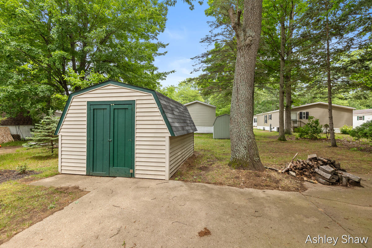 13566 Pinewood Drive Grand Haven MI 49417
