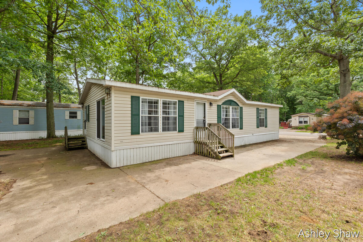 13566 Pinewood Drive Grand Haven MI 49417