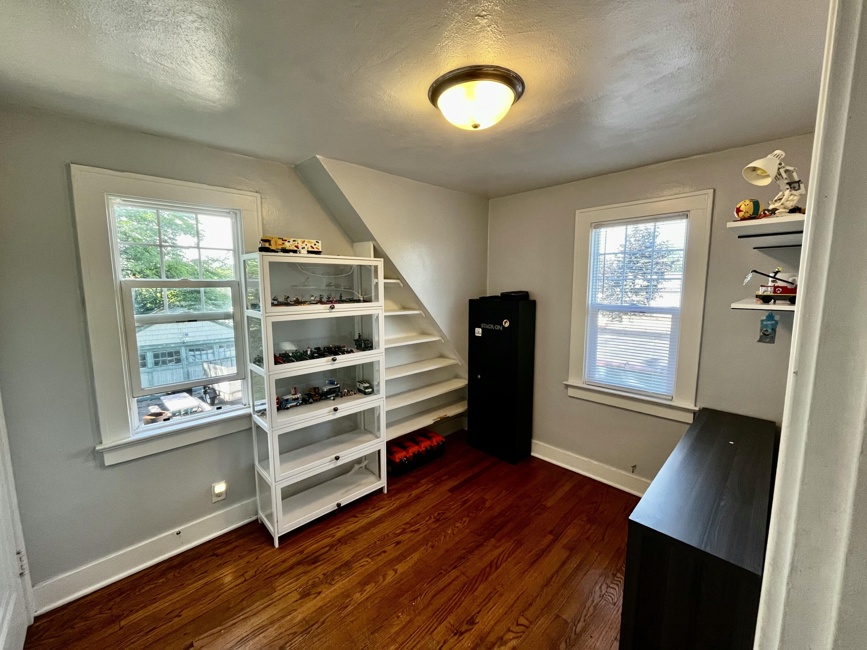 738 Washington Avenue Holland MI 49423