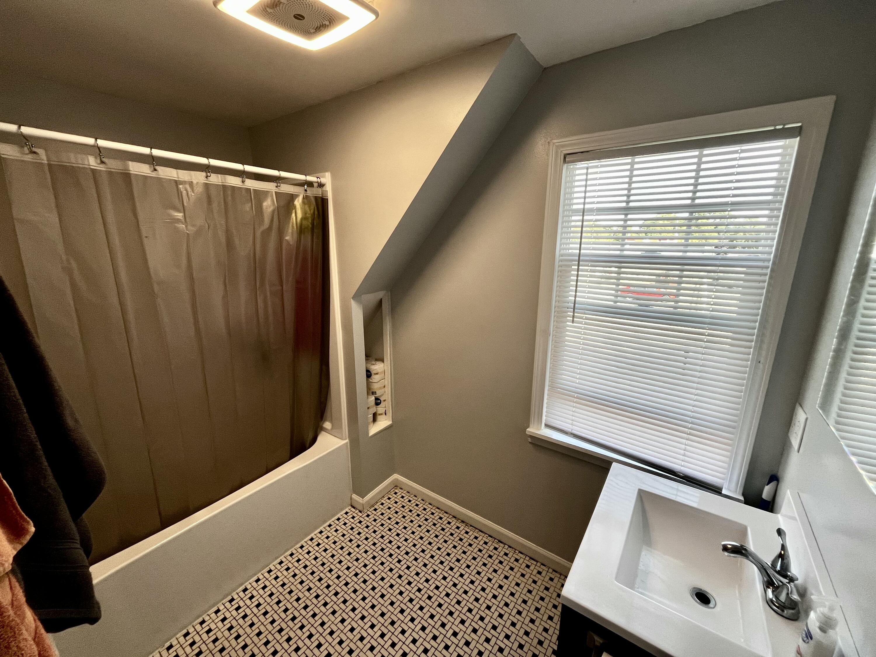 738 Washington Avenue Holland MI 49423
