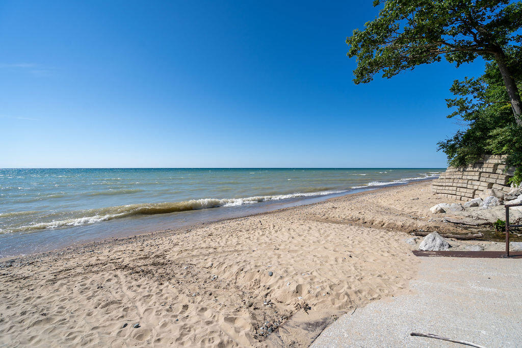 7095 Orchard Lake Drive South Haven MI 49090