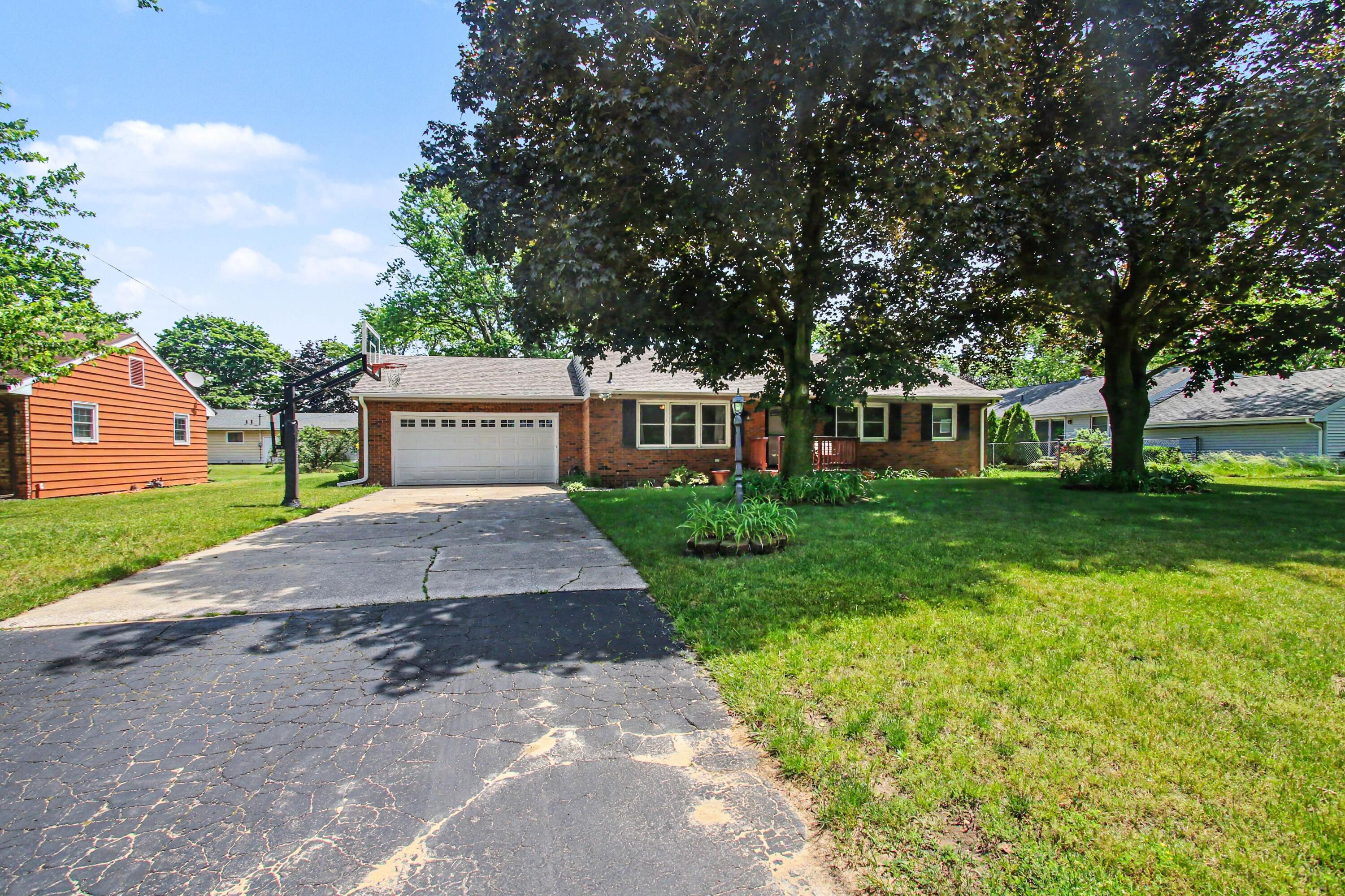 2125 Pawnee Path Stevensville MI 49127