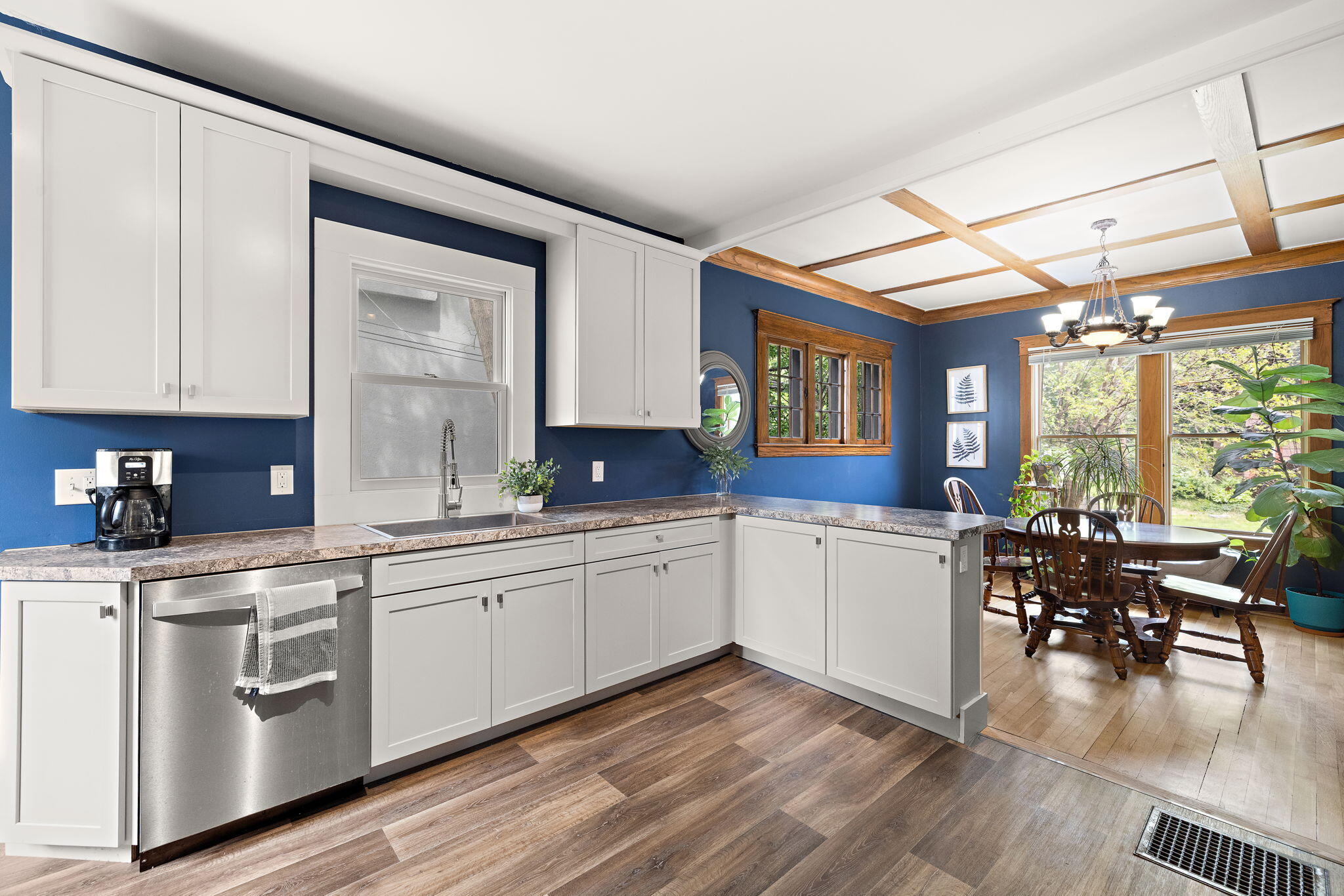 637 Fairview Avenue NE Grand Rapids MI 49503