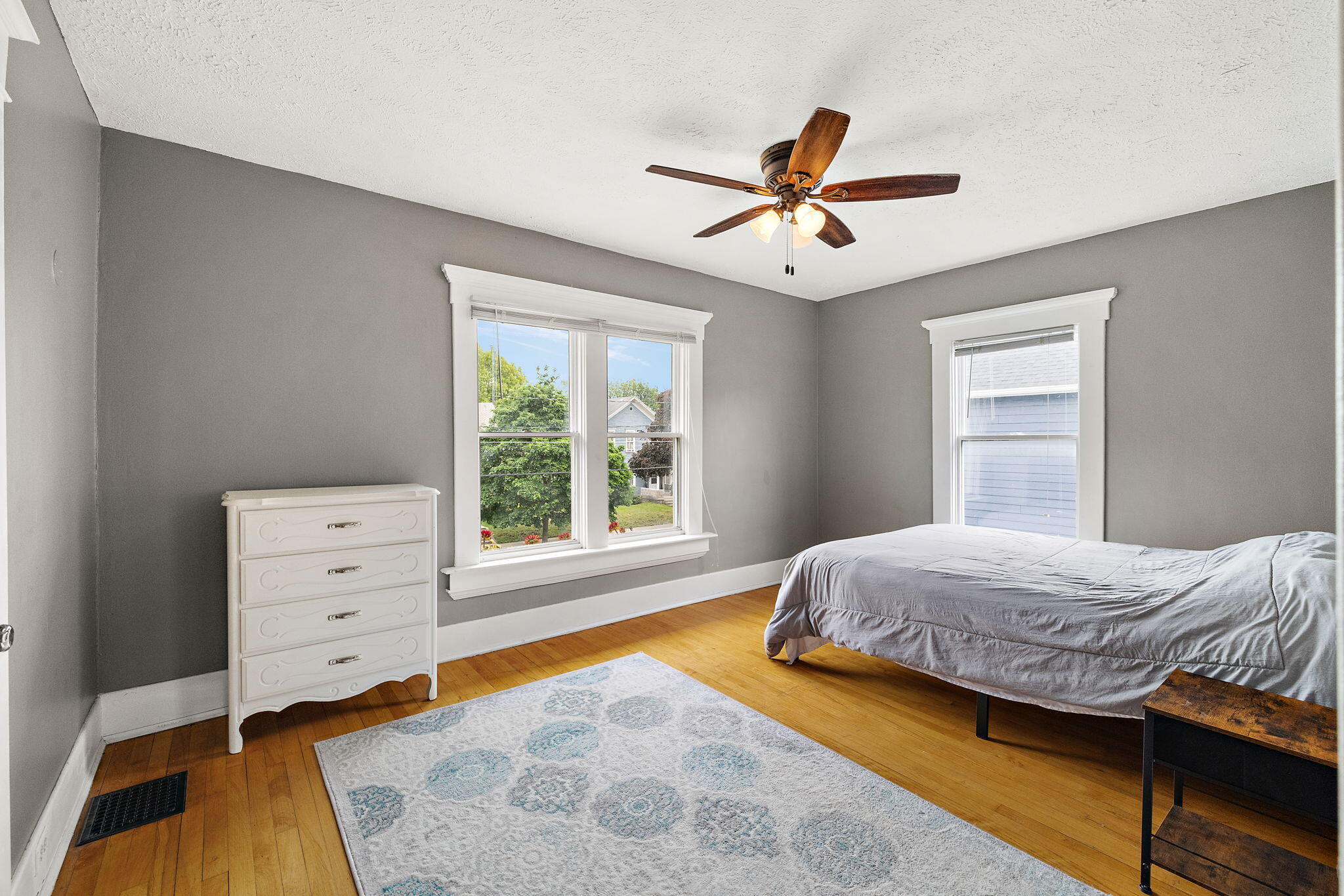 637 Fairview Avenue NE Grand Rapids MI 49503