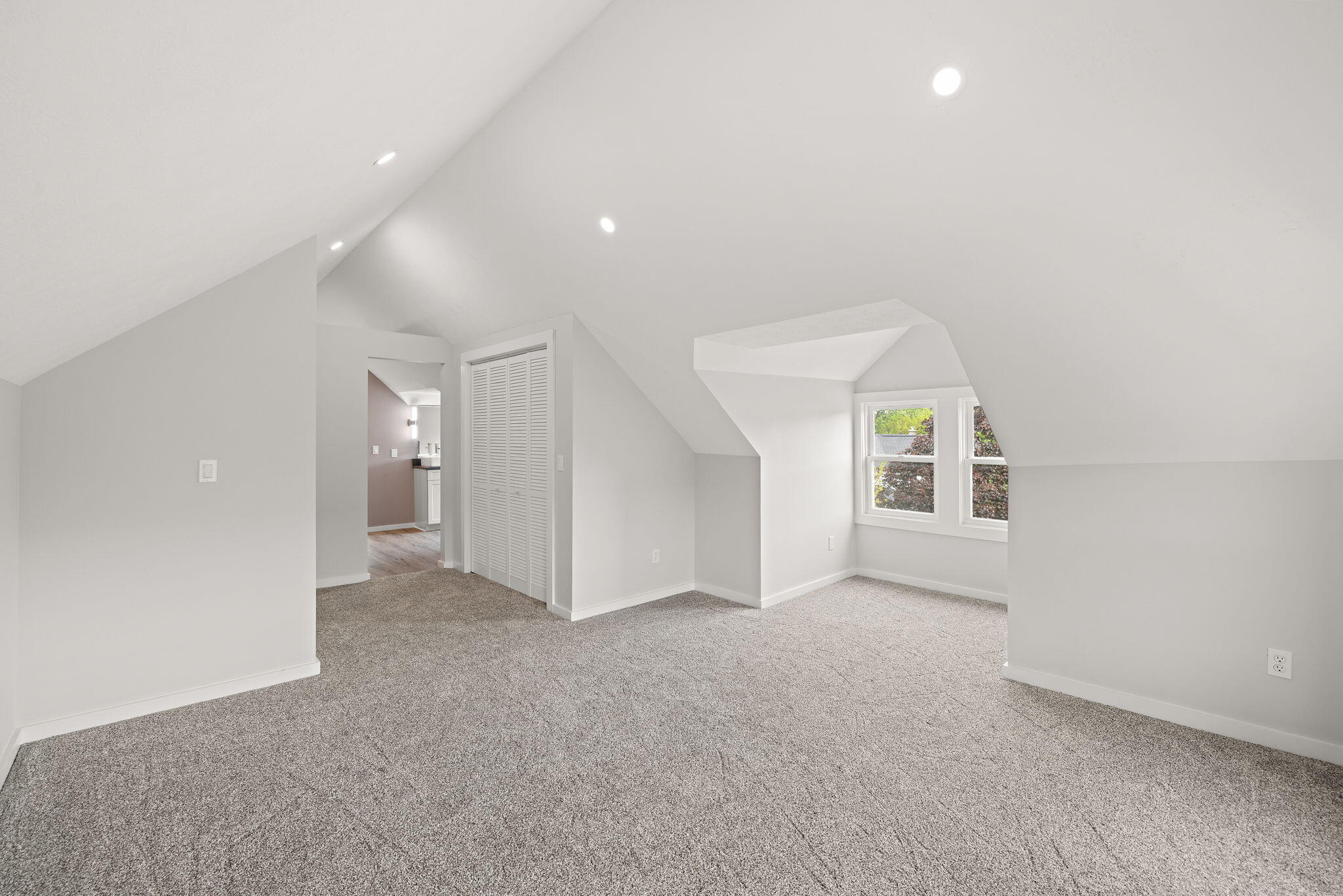 637 Fairview Avenue NE Grand Rapids MI 49503
