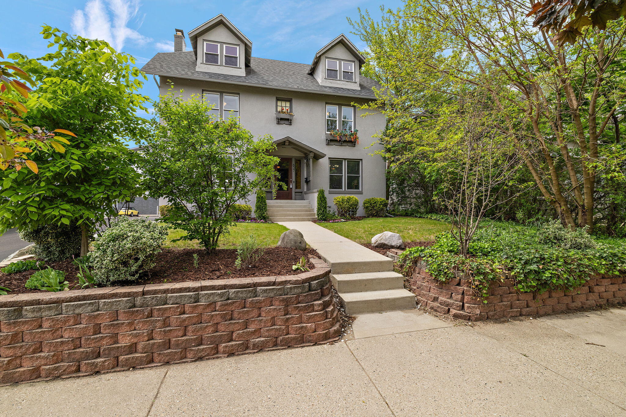 637 Fairview Avenue NE Grand Rapids MI 49503