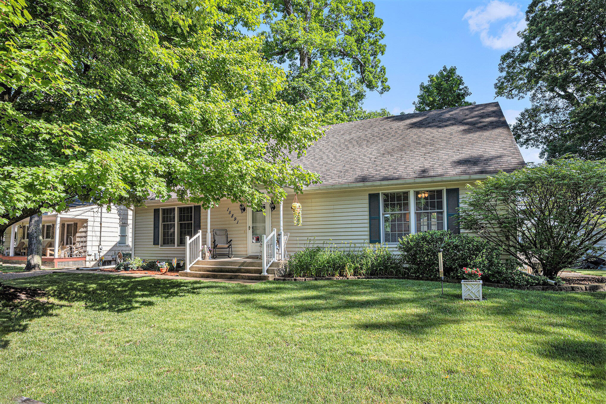 15891 Lakeview Drive Buchanan MI 49107