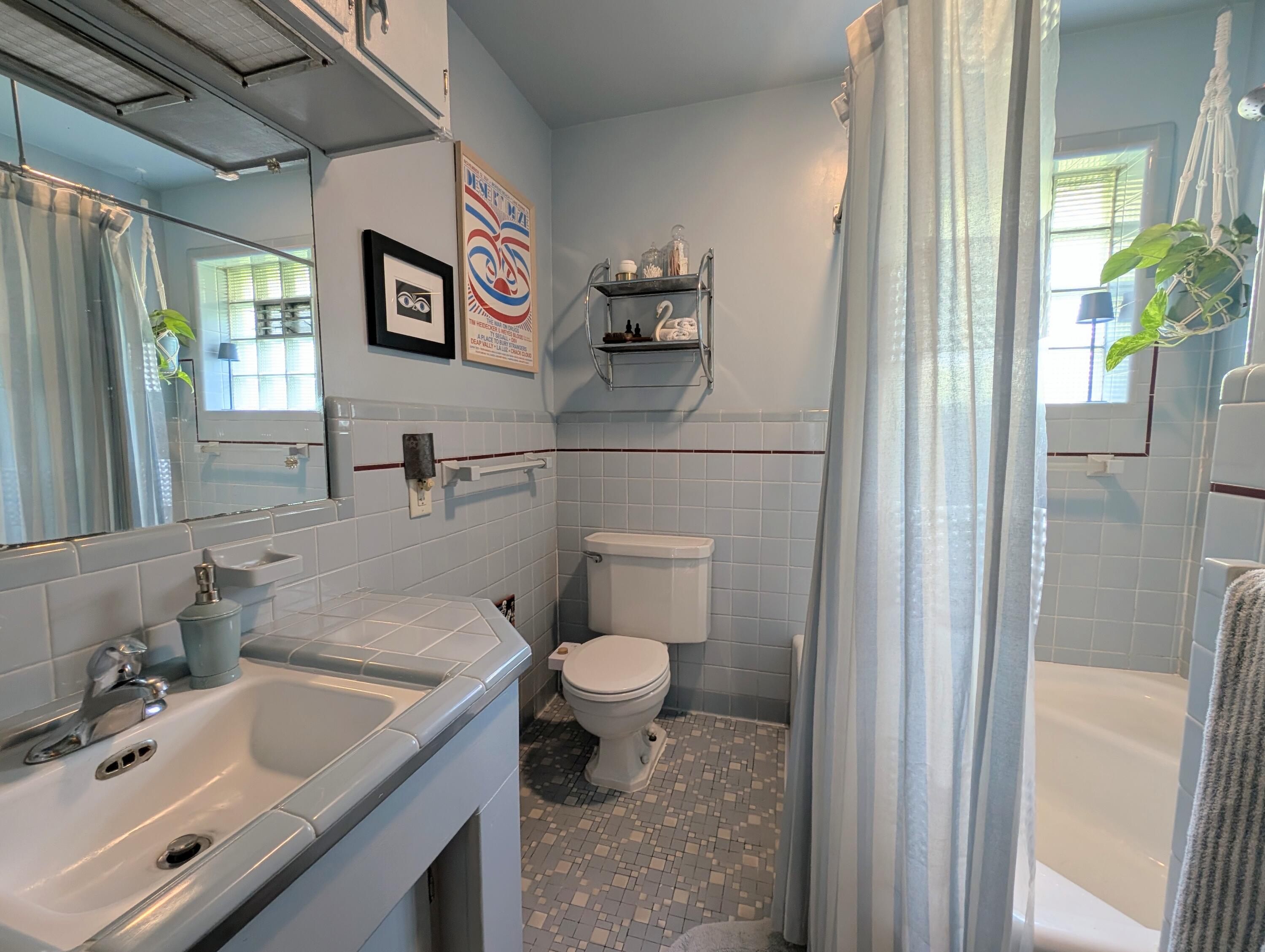 2456 College Avenue NE Grand Rapids MI 49505