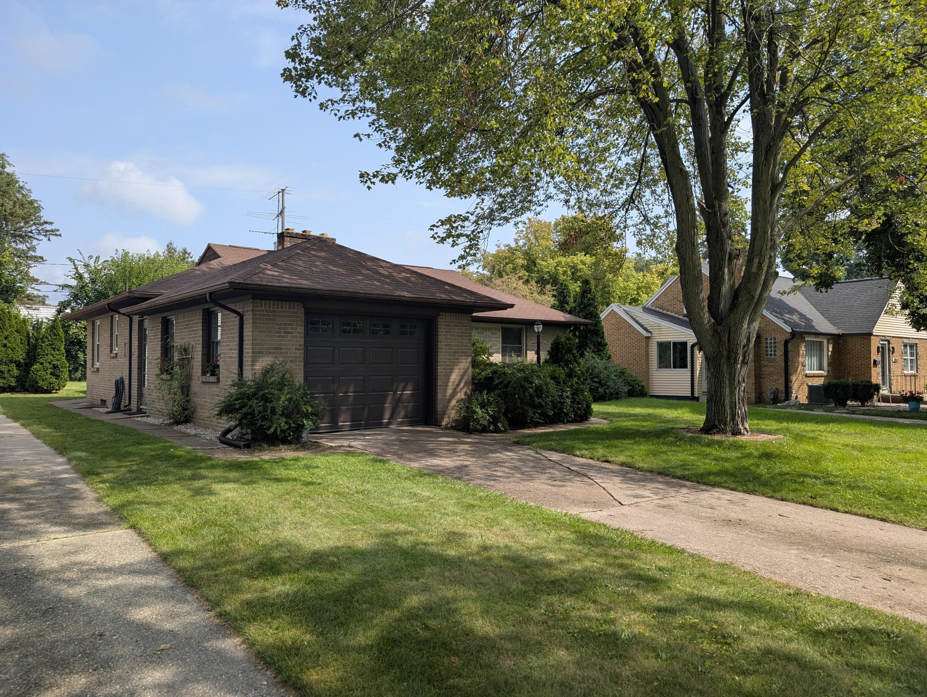 2456 College Avenue NE Grand Rapids MI 49505