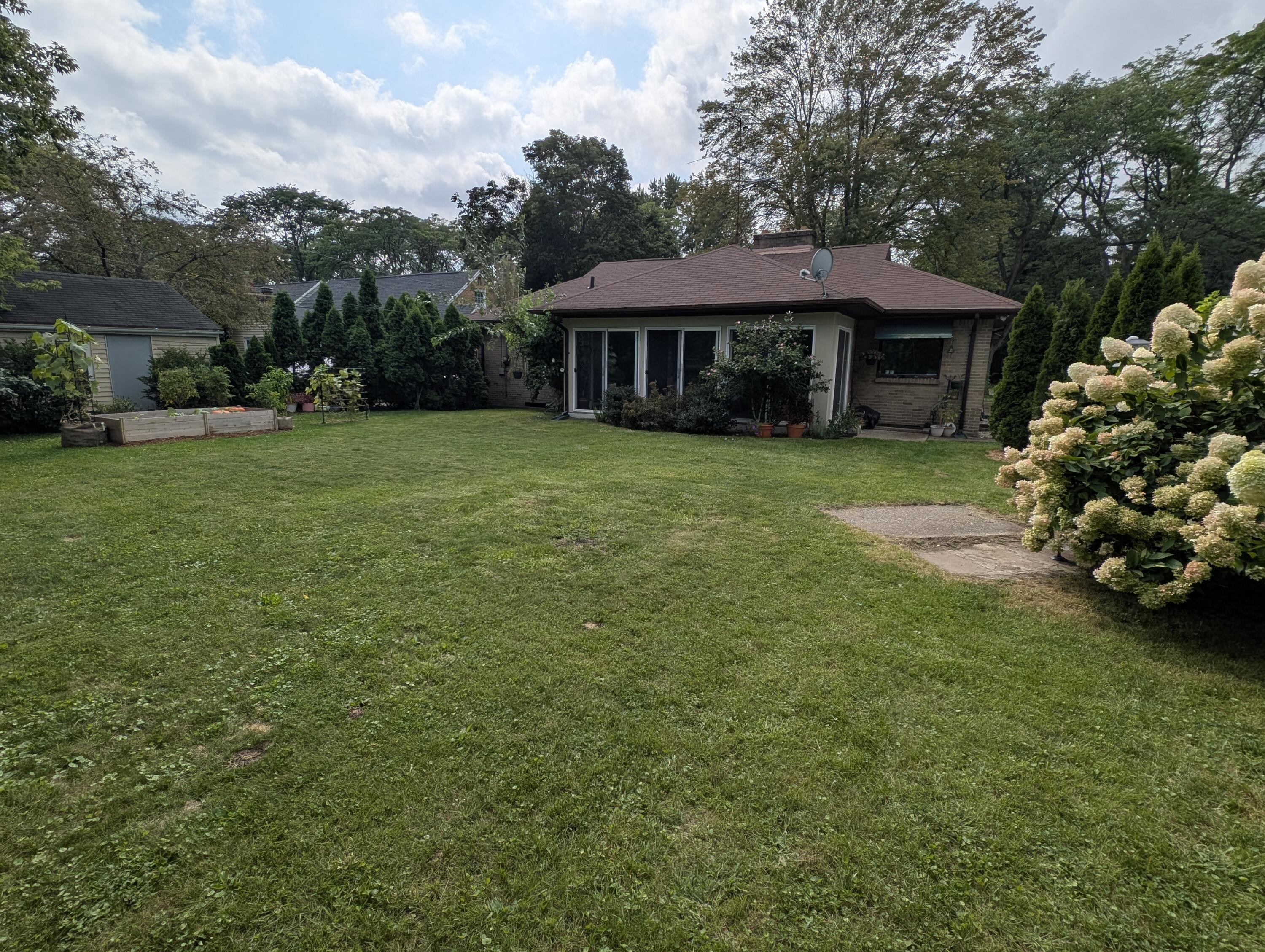 2456 College Avenue NE Grand Rapids MI 49505