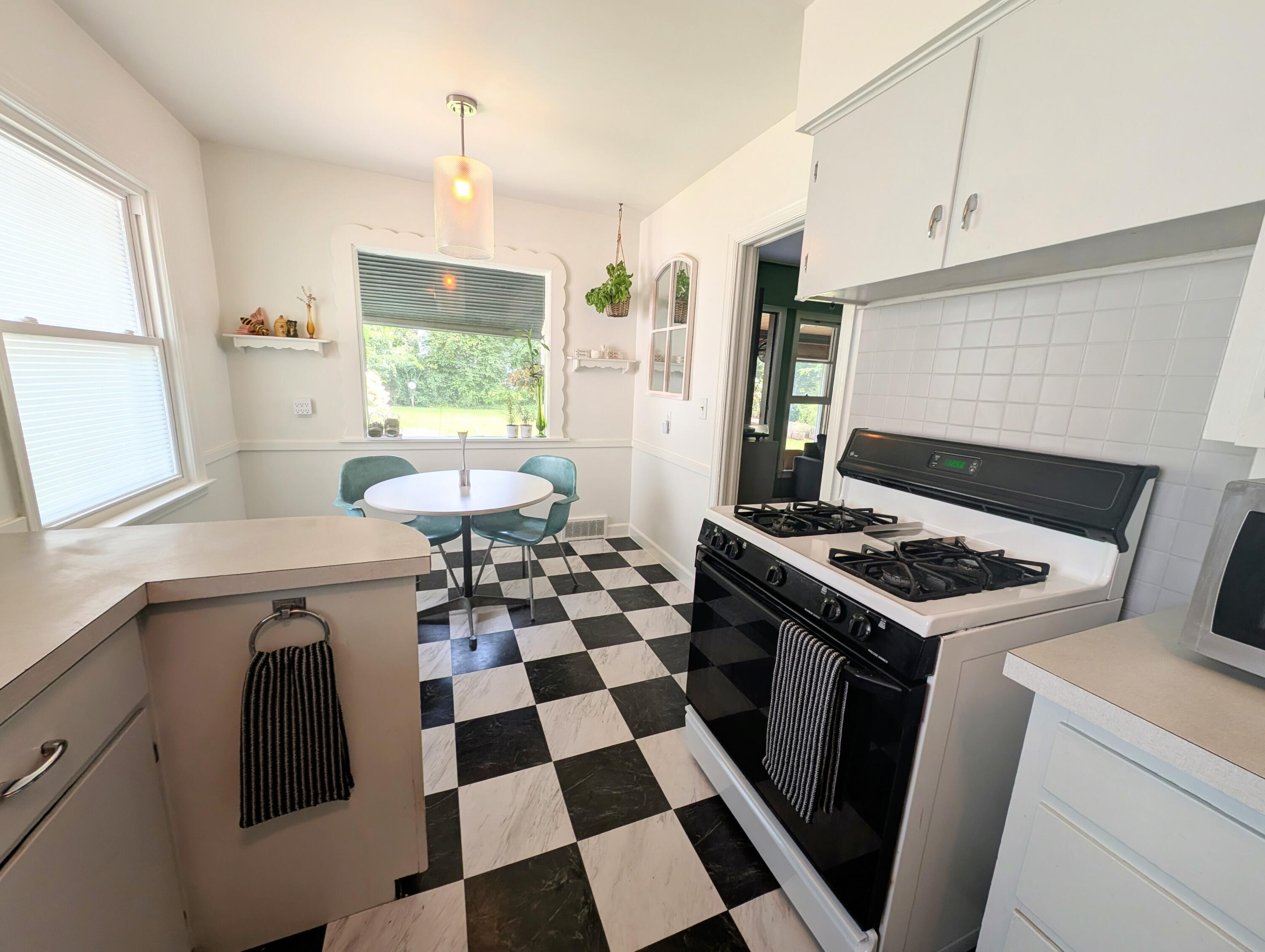 2456 College Avenue NE Grand Rapids MI 49505