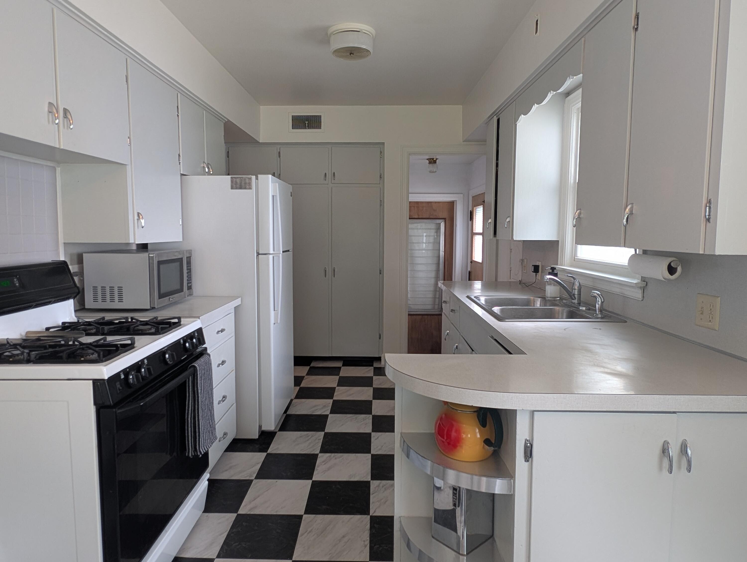 2456 College Avenue NE Grand Rapids MI 49505