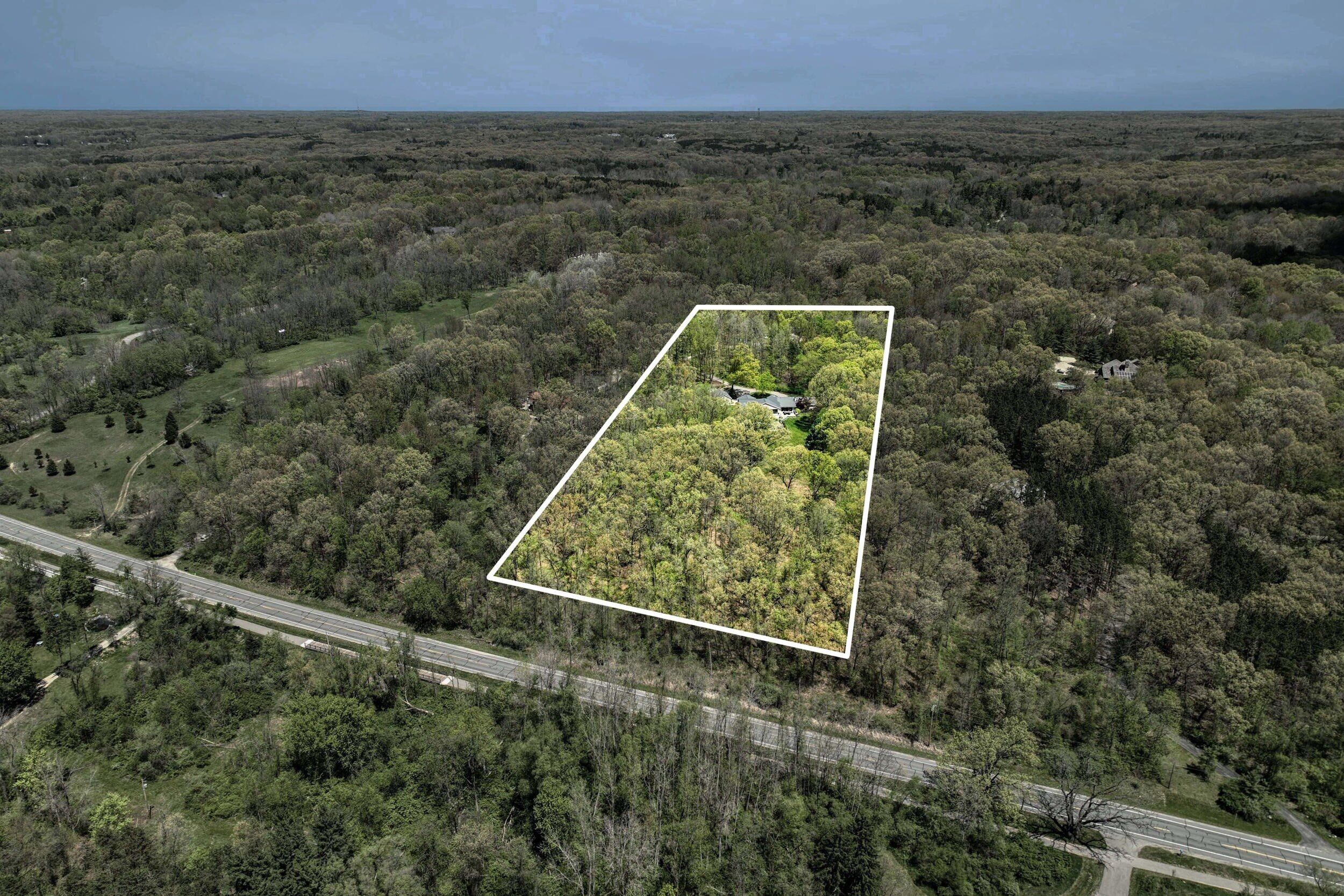266 Pettis Avenue NE Ada MI 49301
