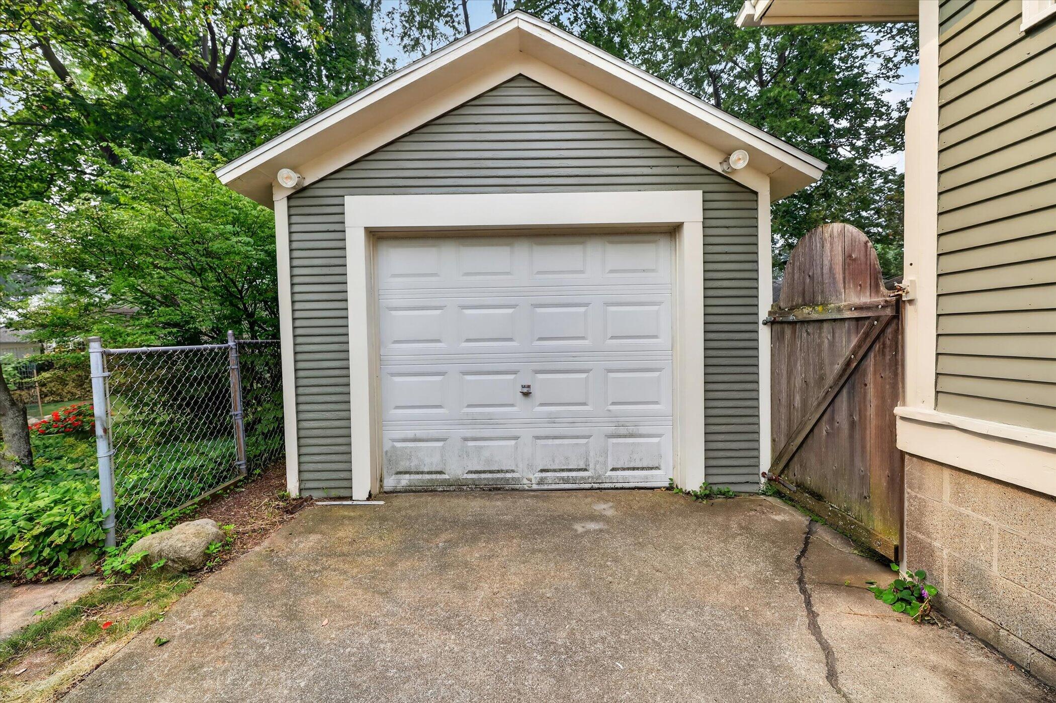 321 Inkster Avenue Kalamazoo MI 49001