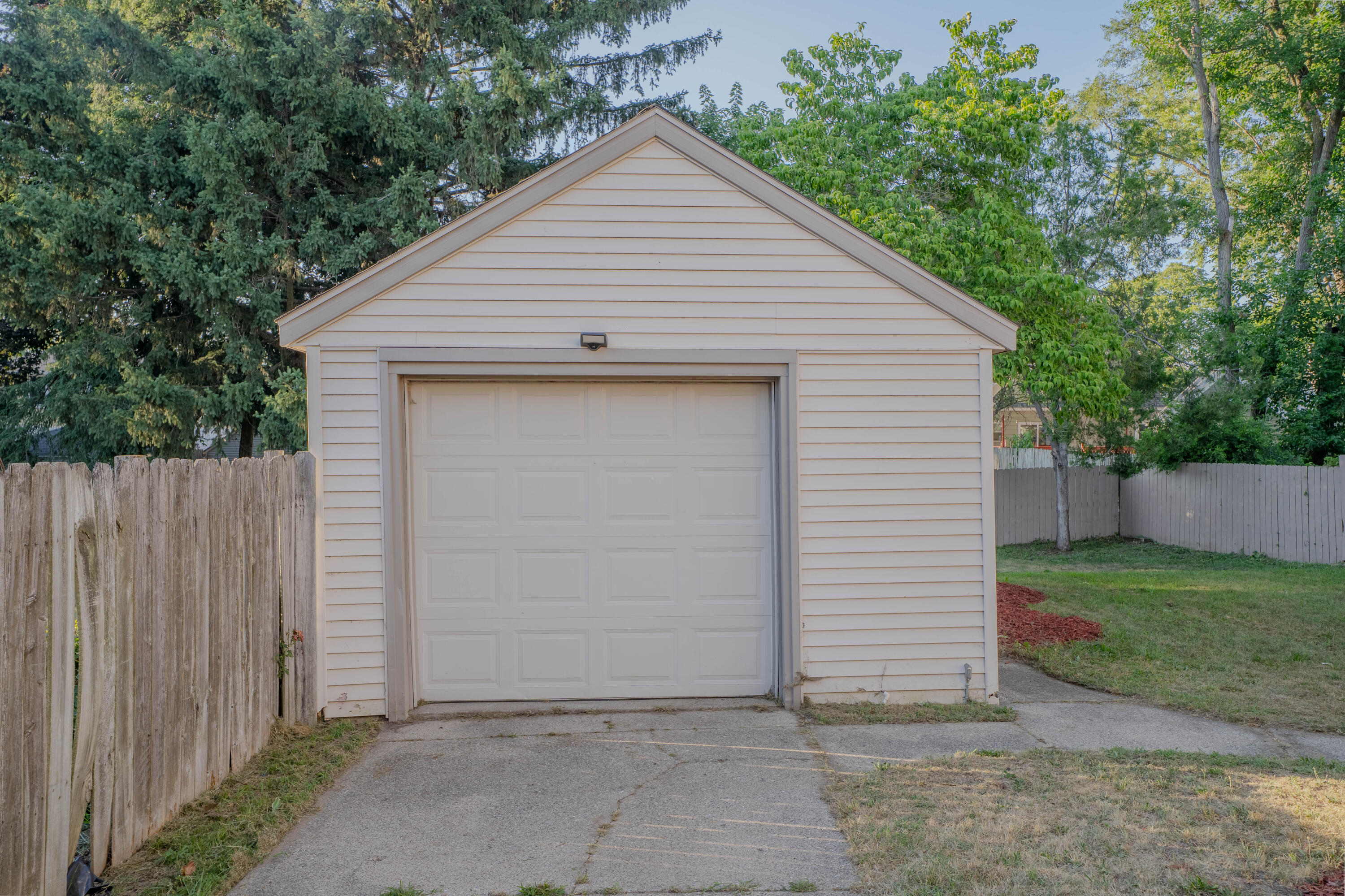 1503 Ardmore Street SE Grand Rapids MI 49507