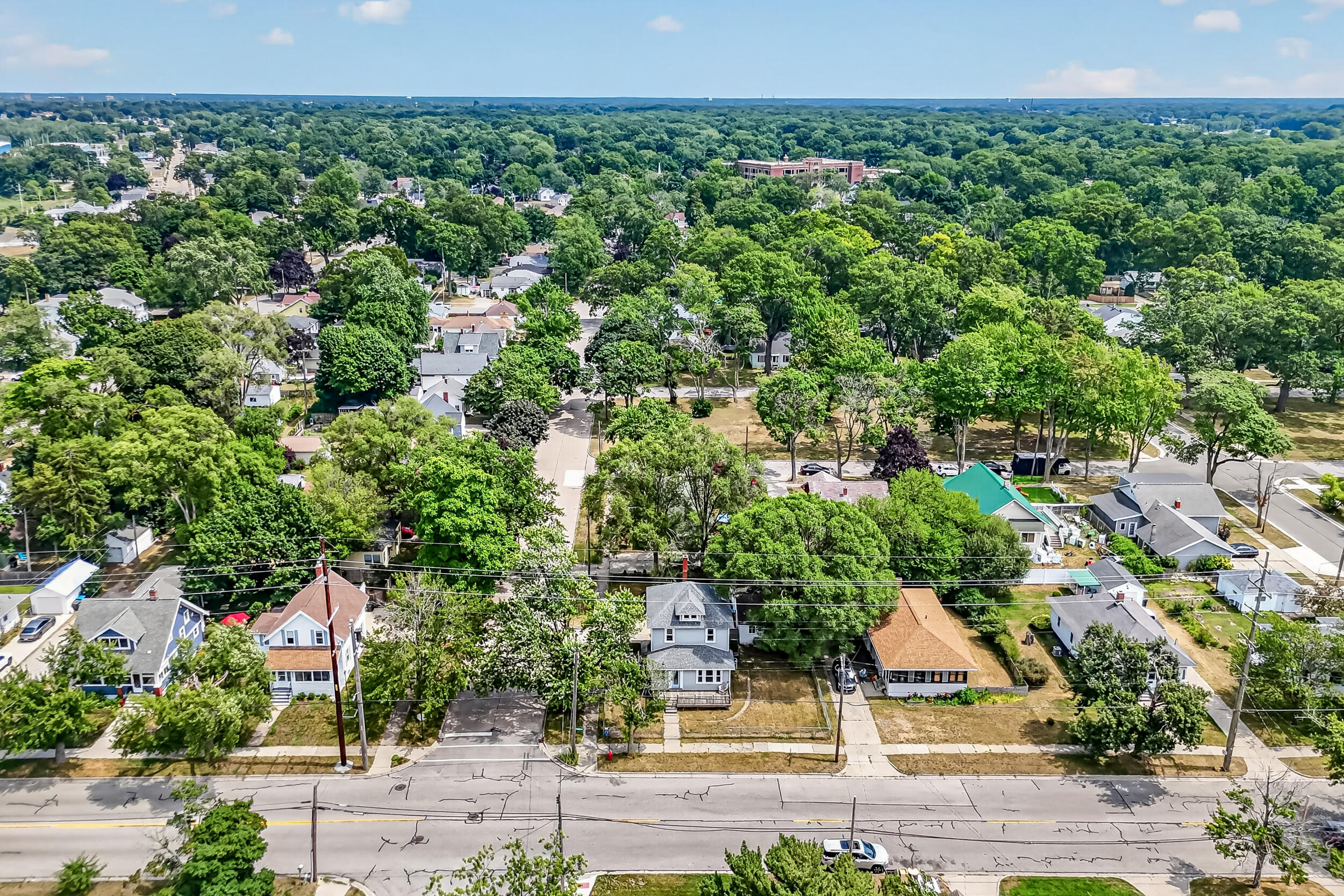 2258 Lincoln Street Muskegon MI 49441
