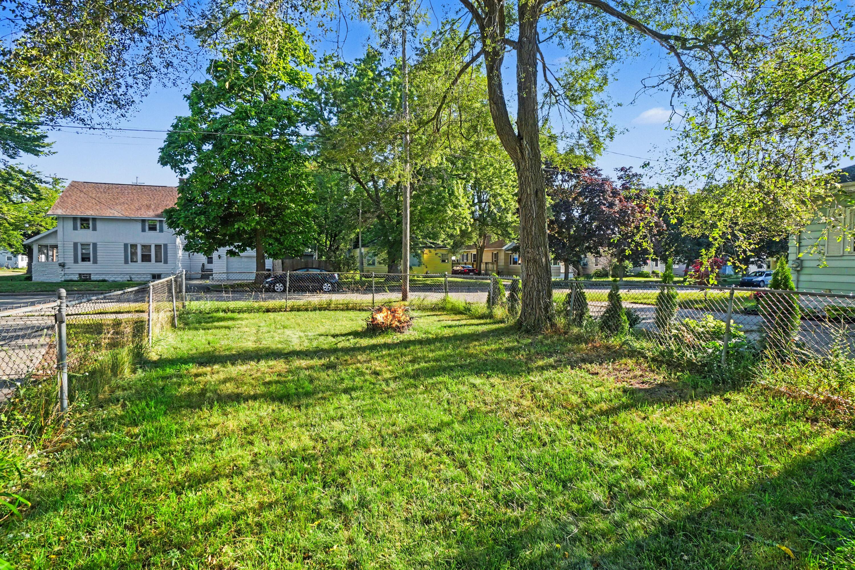 2258 Lincoln Street Muskegon MI 49441