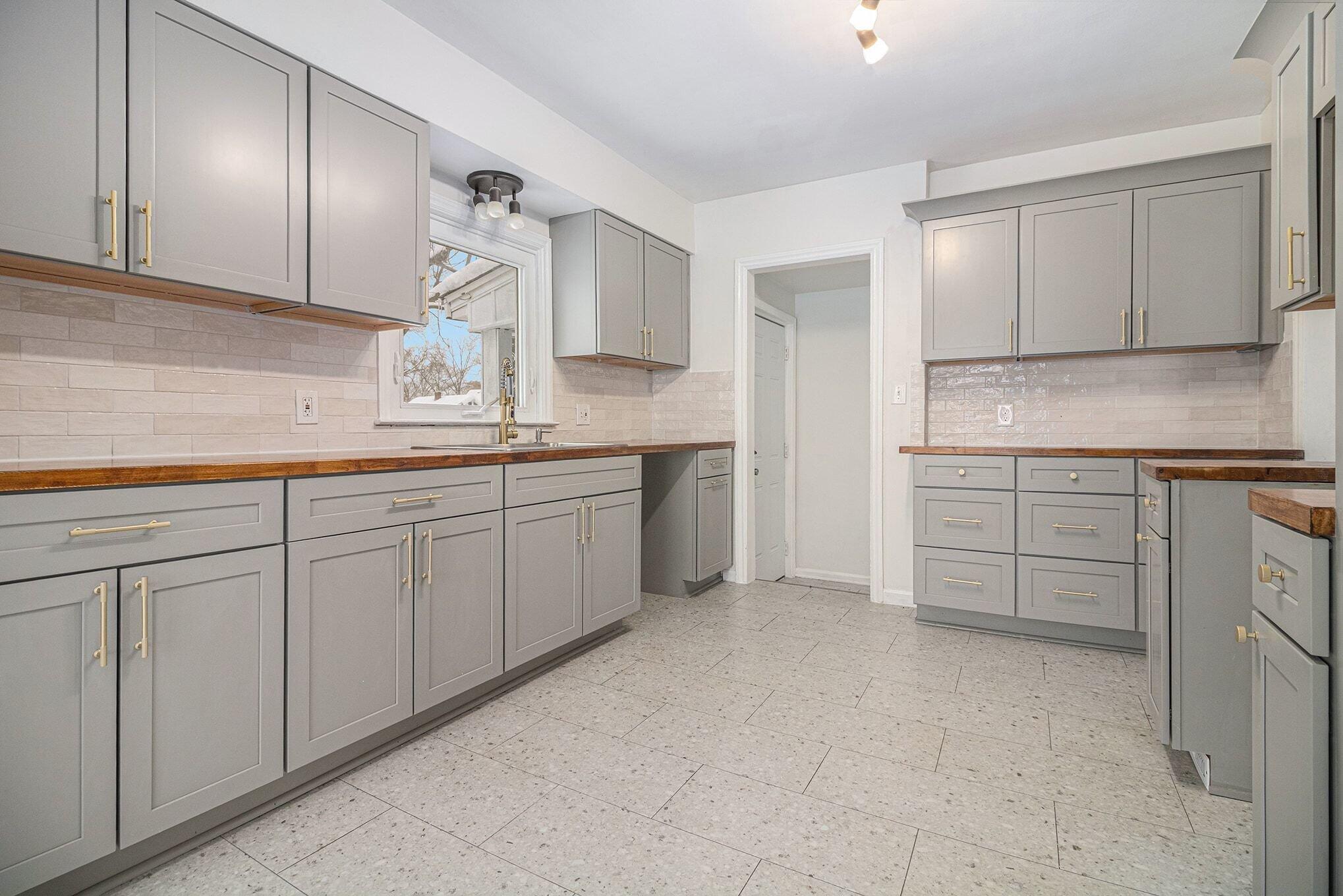 1643 Burlingame Avenue SW Grand Rapids MI 49509