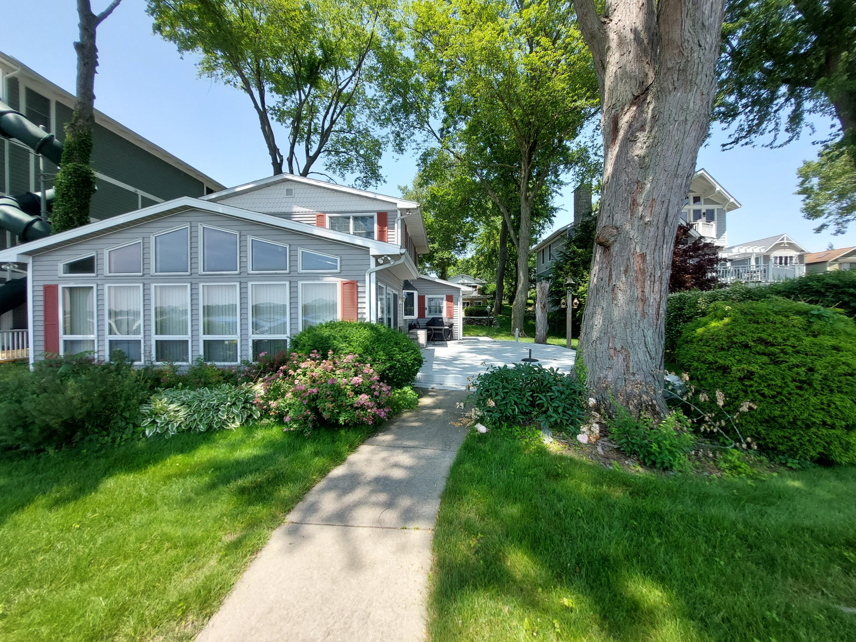 23675 N Shore Drive Edwardsburg MI 49112