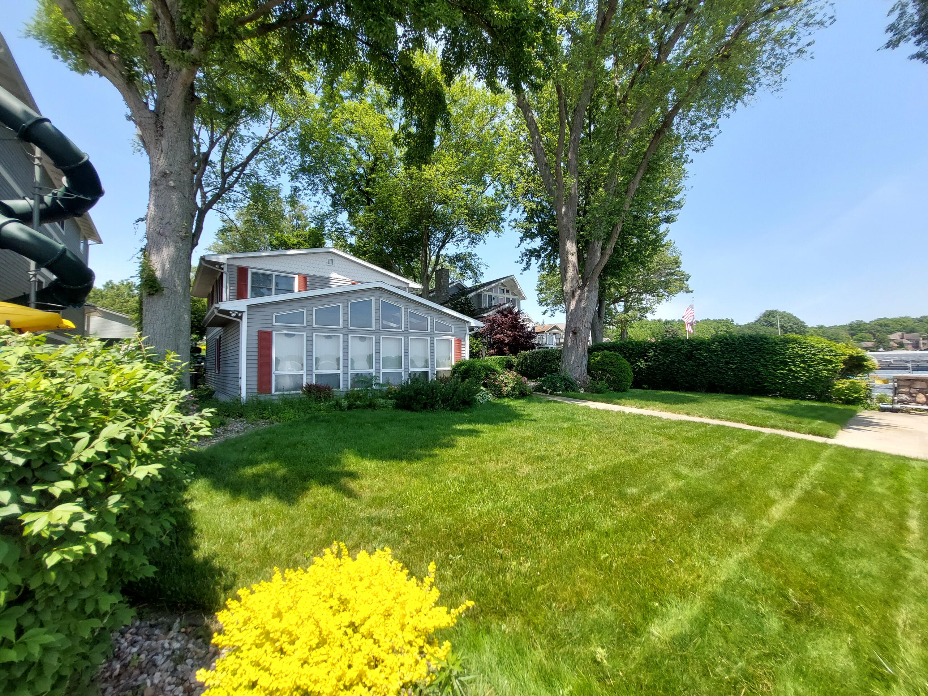 23675 N Shore Drive Edwardsburg MI 49112