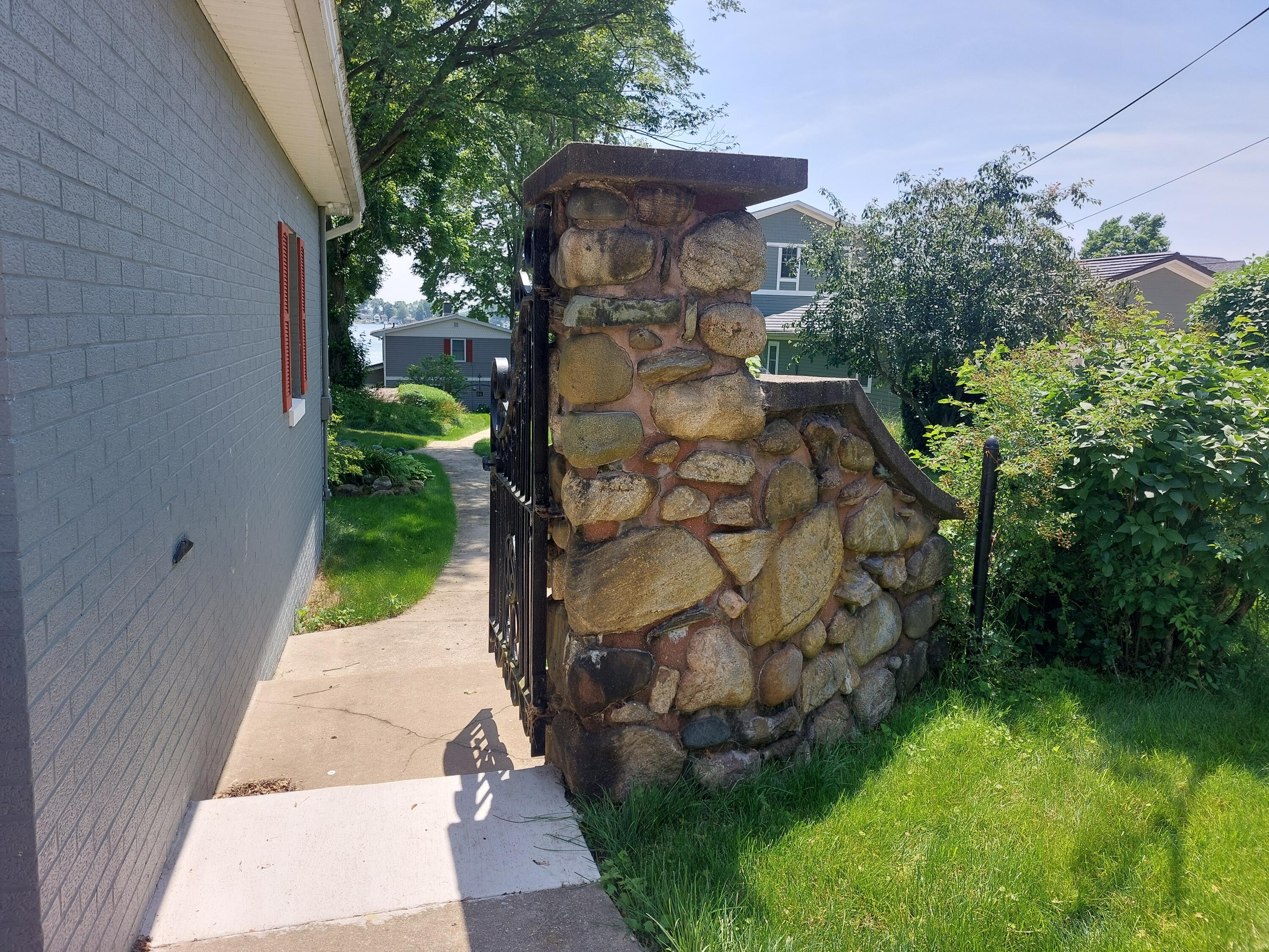 23675 N Shore Drive Edwardsburg MI 49112