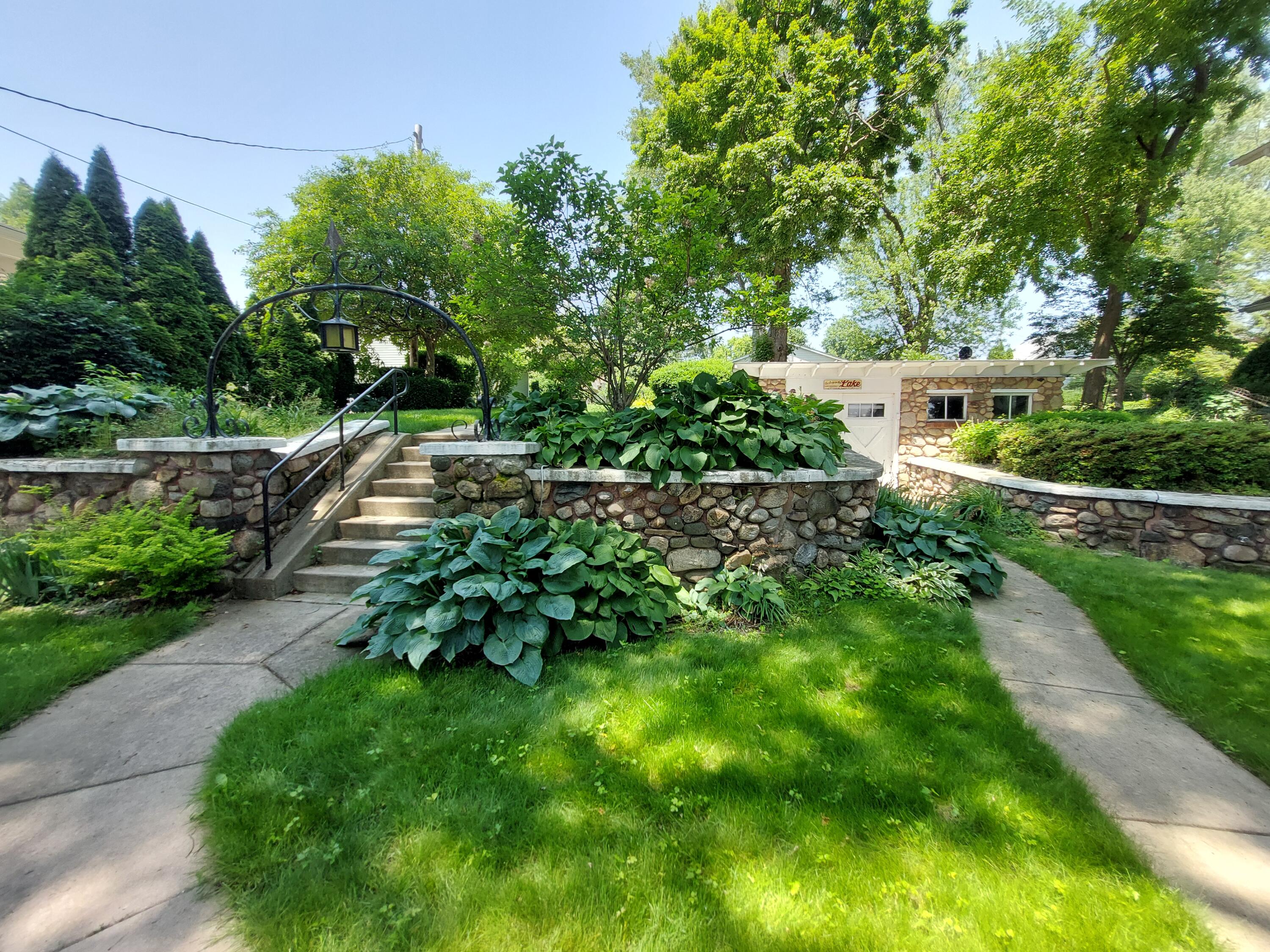 23675 N Shore Drive Edwardsburg MI 49112