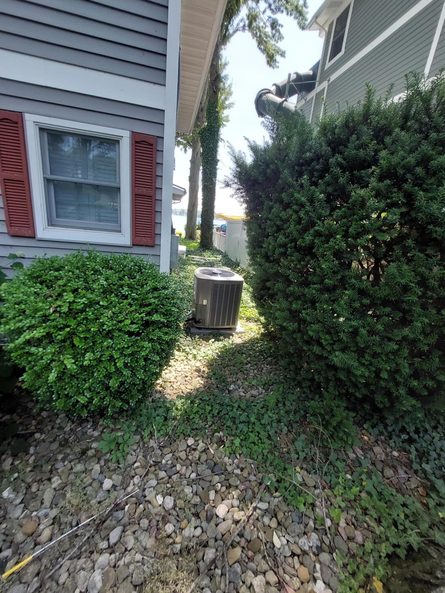 23675 N Shore Drive Edwardsburg MI 49112