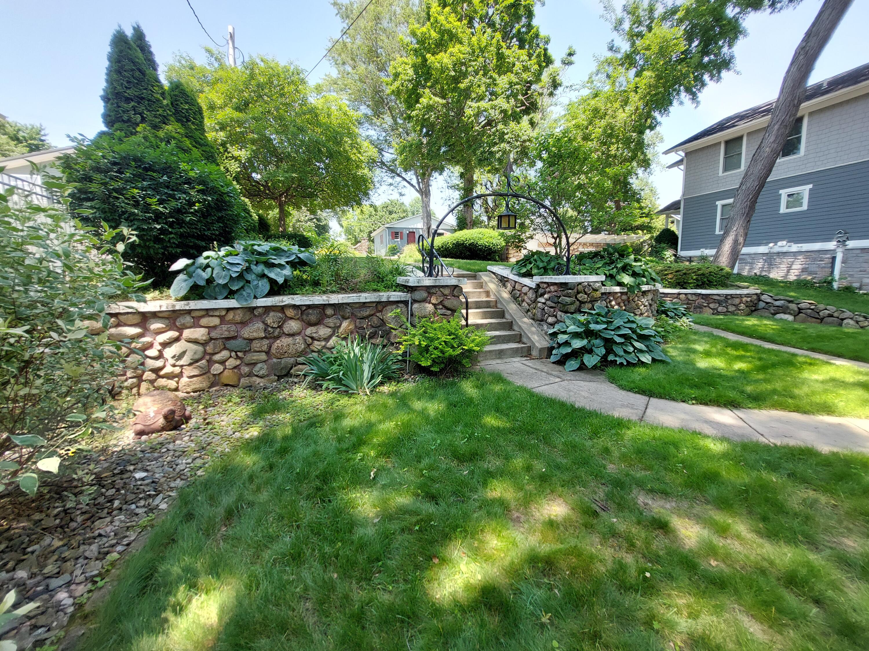 23675 N Shore Drive Edwardsburg MI 49112