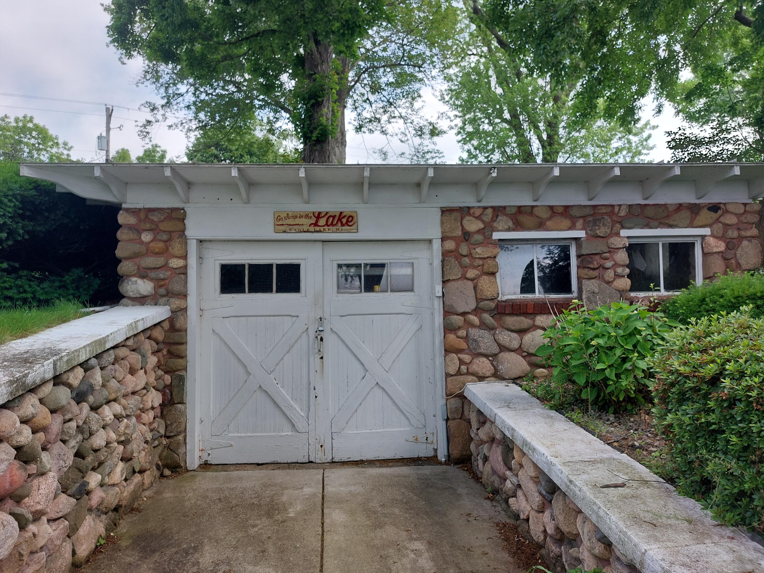 23675 N Shore Drive Edwardsburg MI 49112