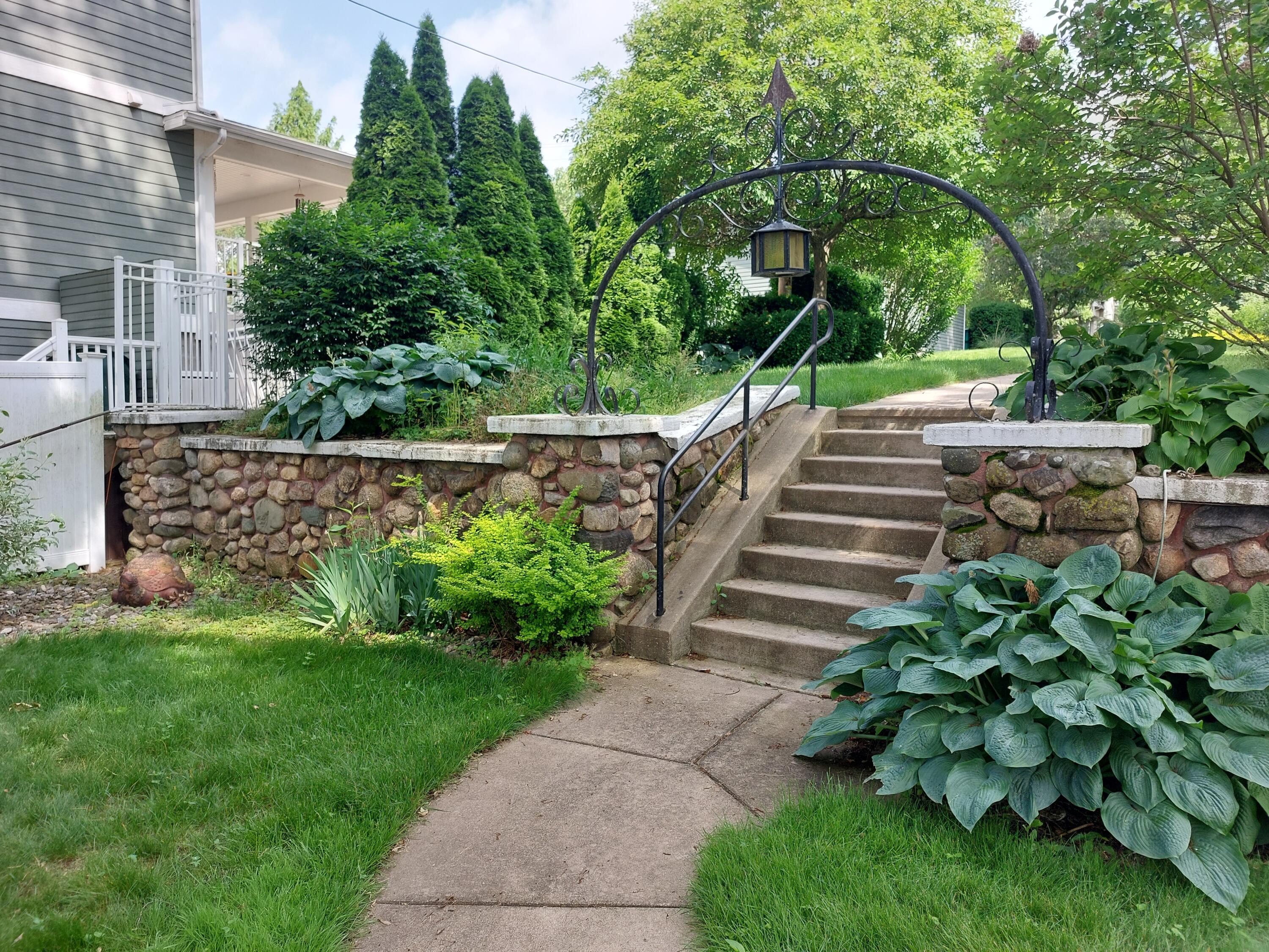 23675 N Shore Drive Edwardsburg MI 49112