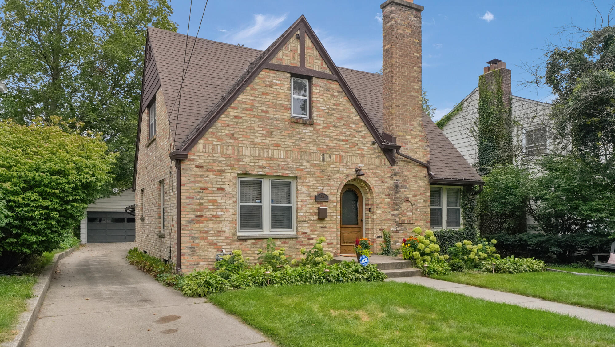 1340 Giddings Avenue SE Grand Rapids MI 49506