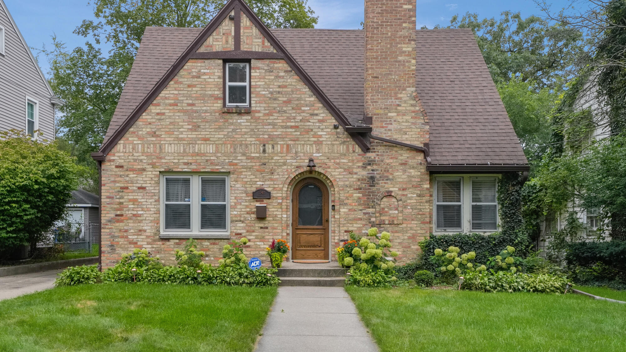 1340 Giddings Avenue SE Grand Rapids MI 49506