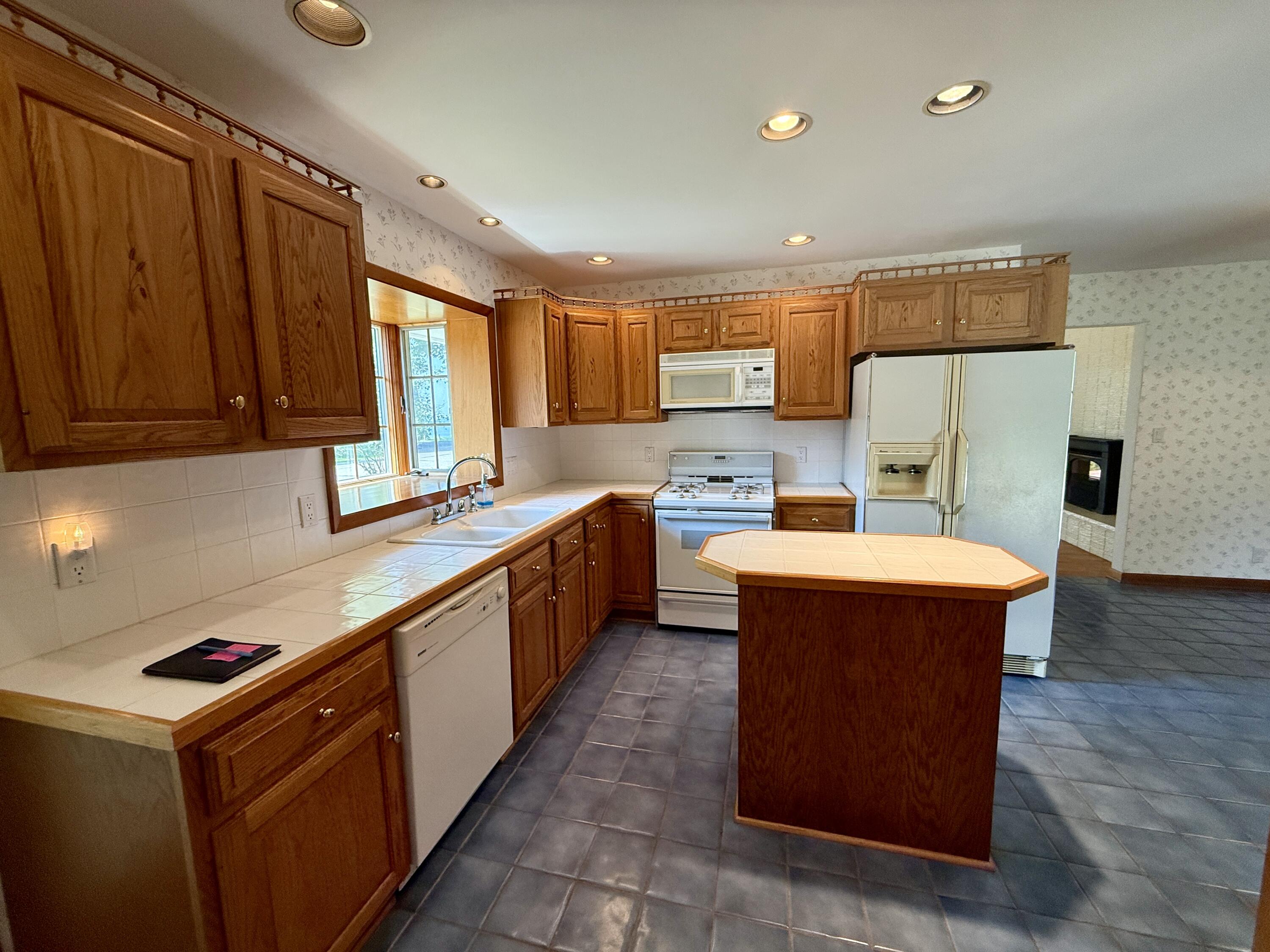 3007 Lakeshore Drive Fennville MI 49408