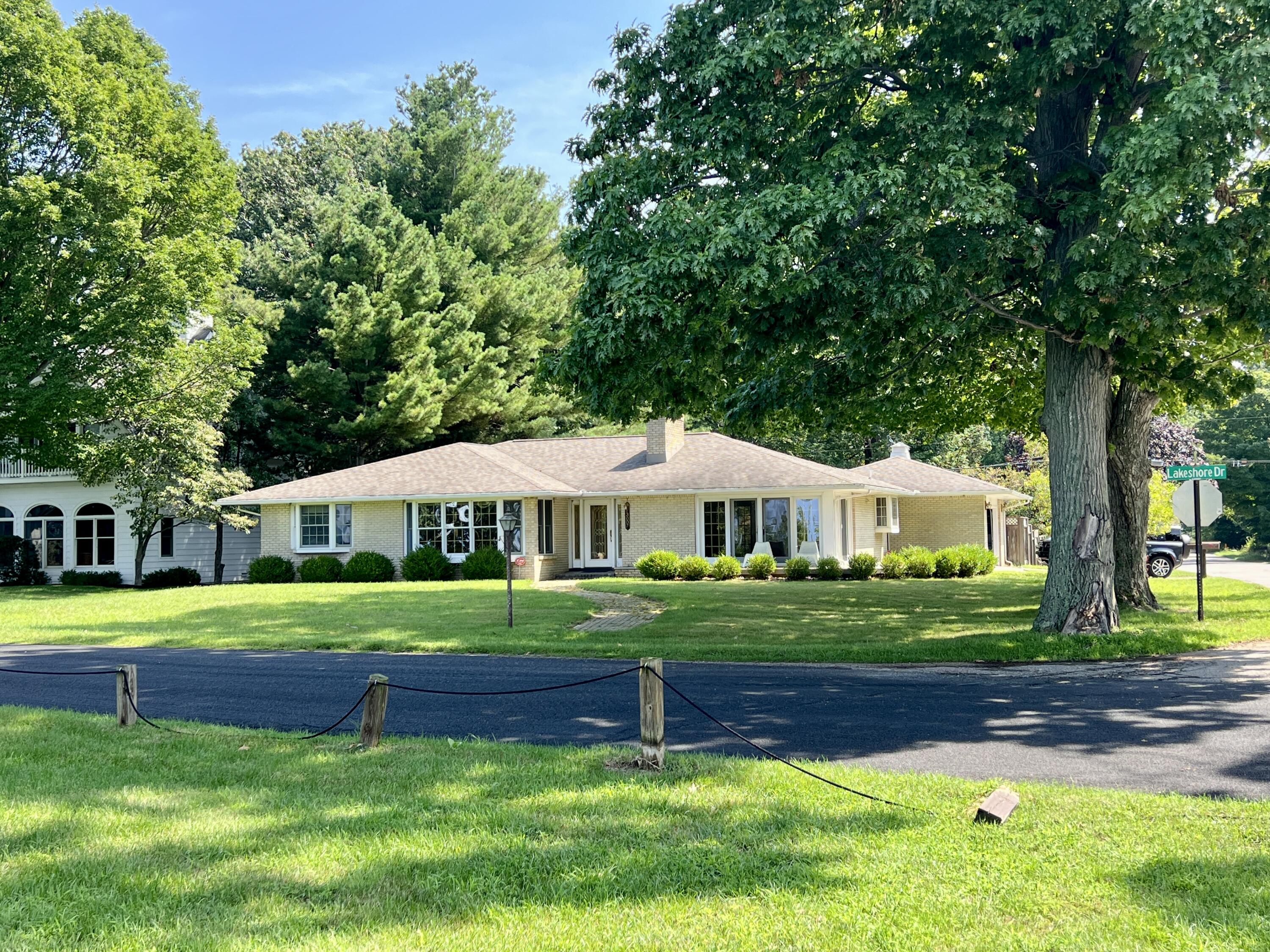3007 Lakeshore Drive Fennville MI 49408