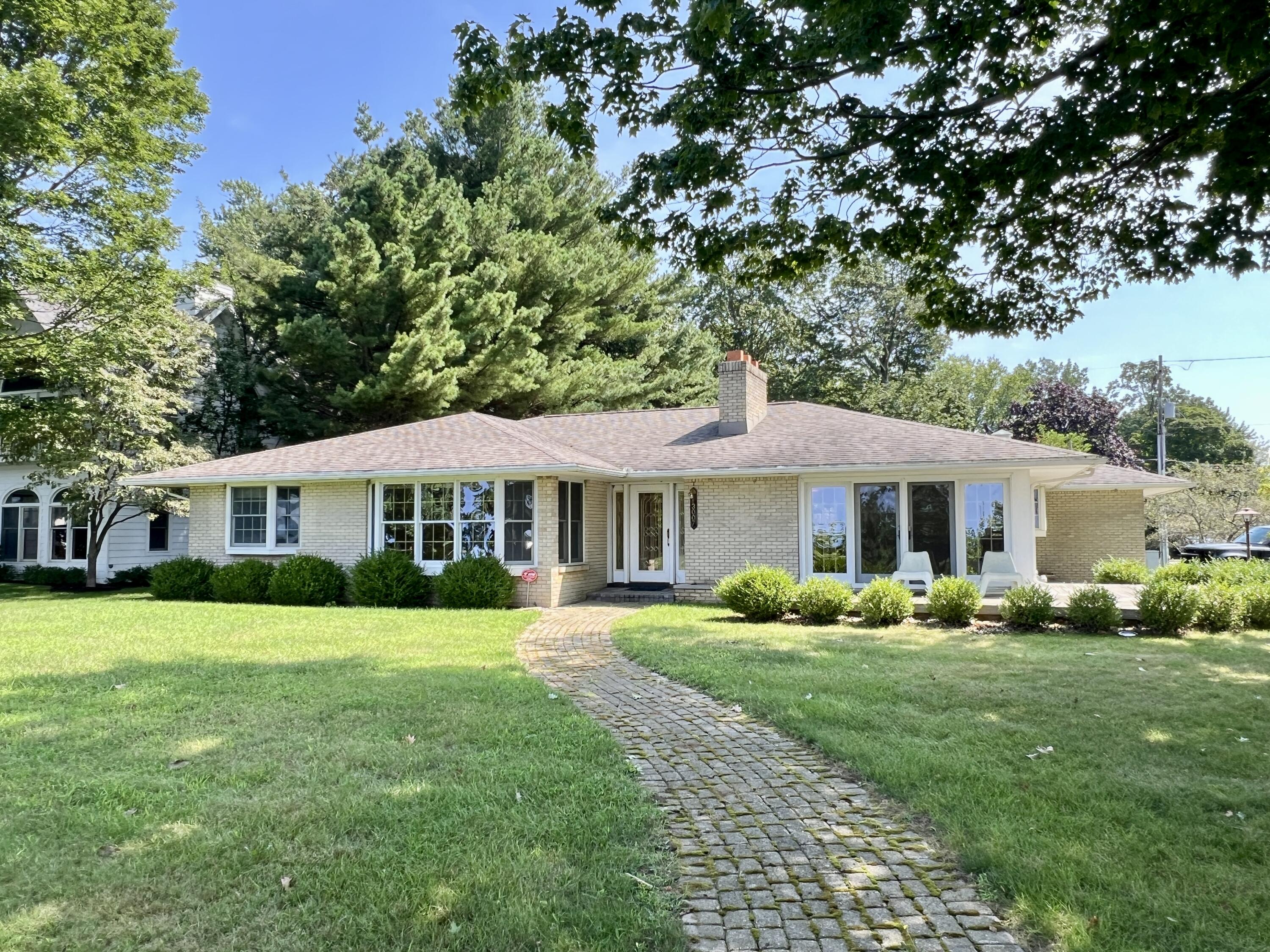 3007 Lakeshore Drive Fennville MI 49408