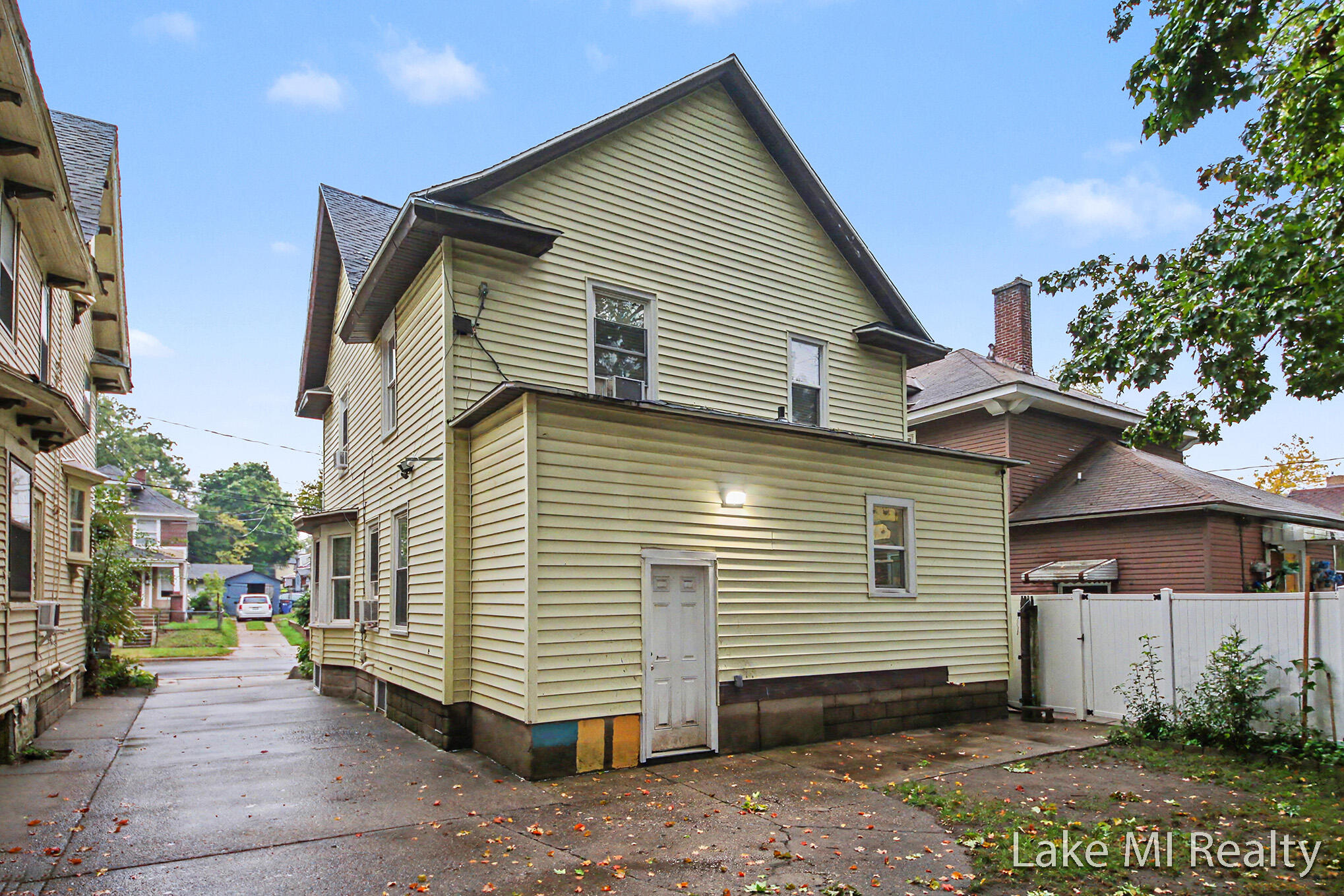 851 Kalamazoo Avenue SE Grand Rapids MI 49507