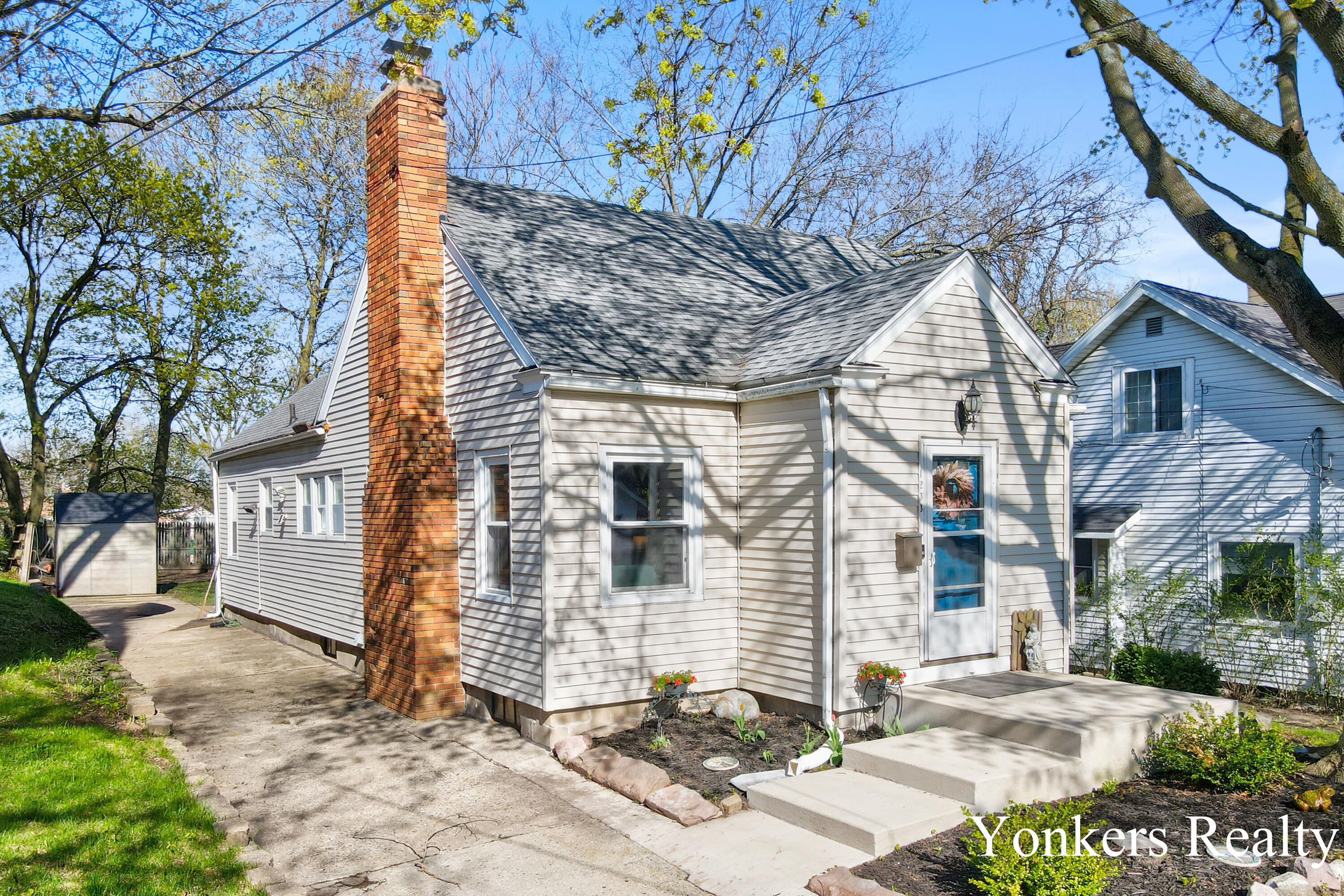 1233 Diamond Avenue NE Grand Rapids MI 49505