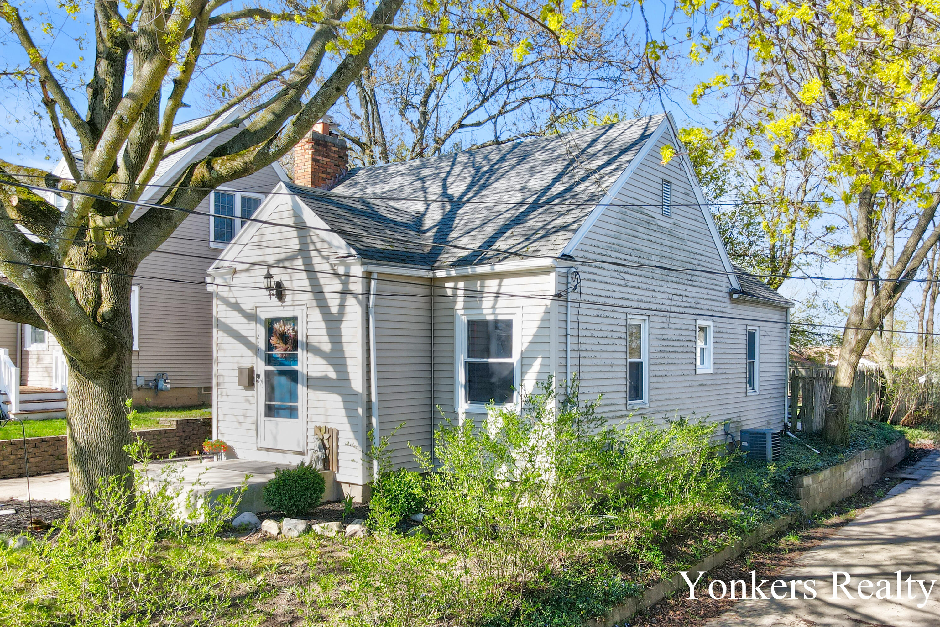1233 Diamond Avenue NE Grand Rapids MI 49505