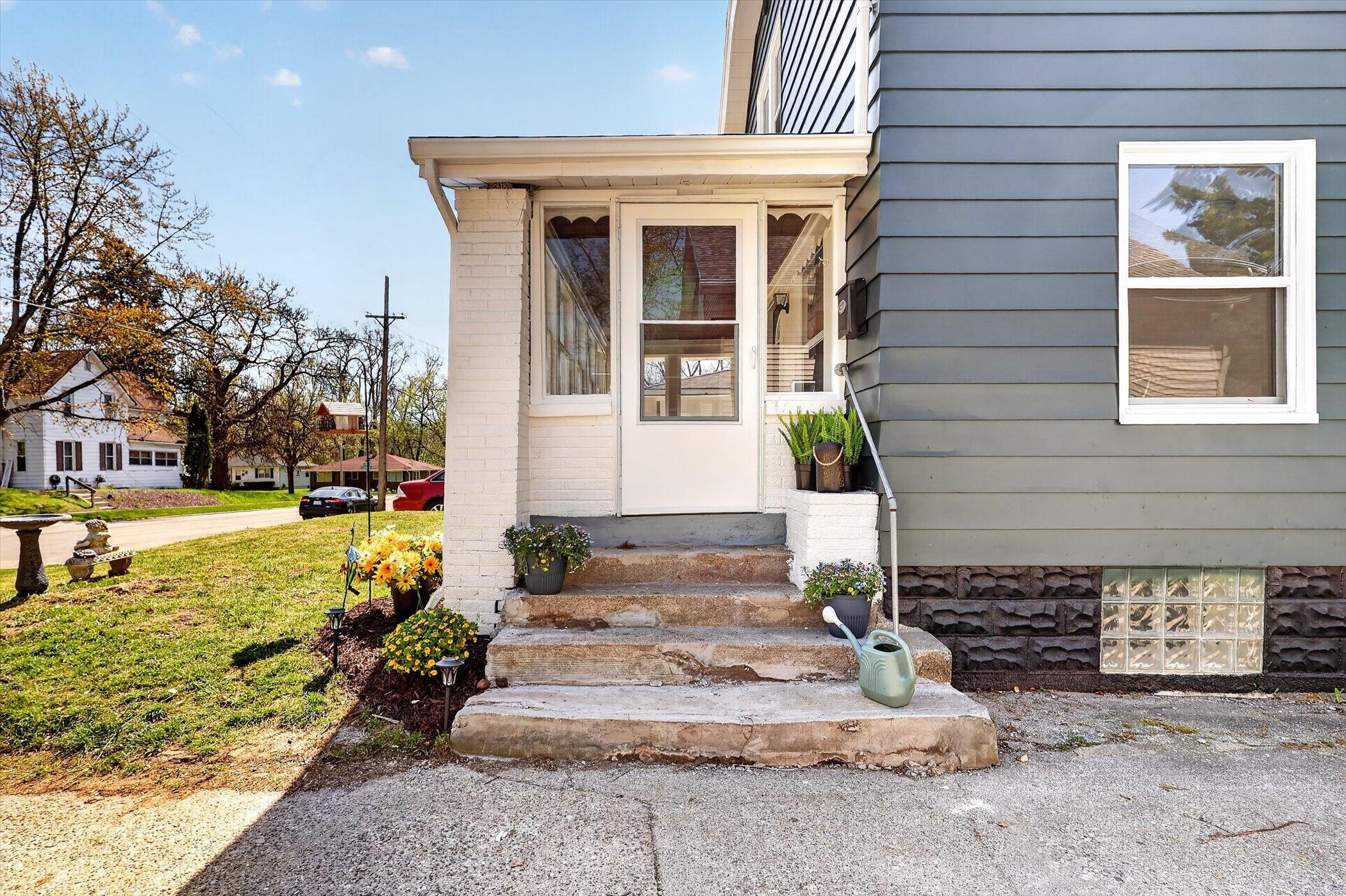 1047 Eastern Avenue NE Grand Rapids MI 49503