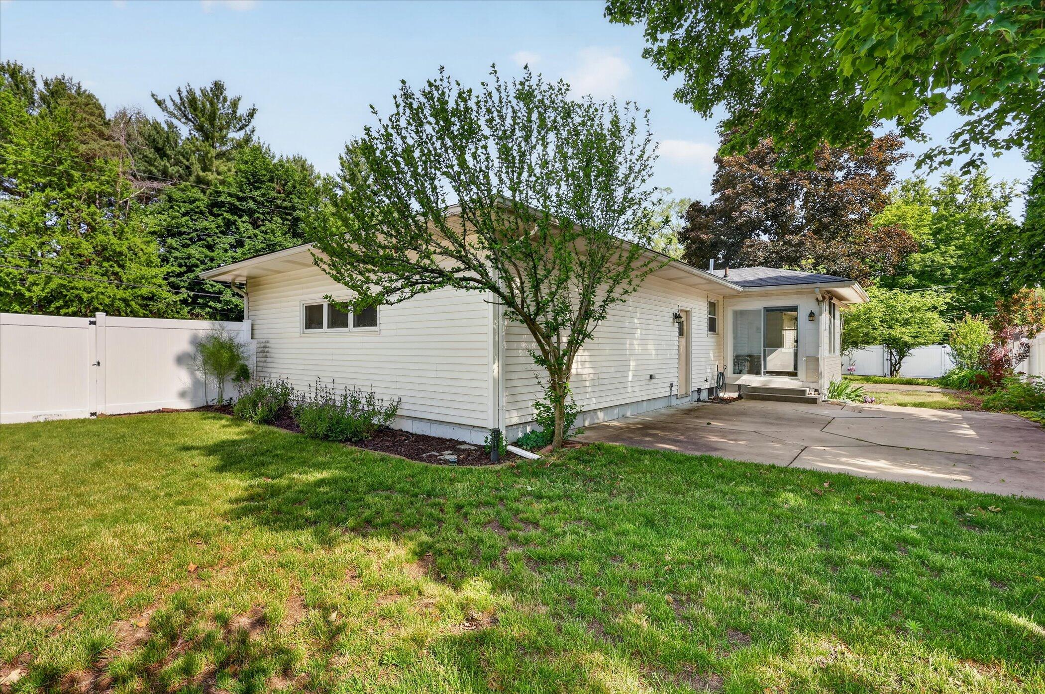 6990 Madison Avenue SE Grand Rapids MI 49548