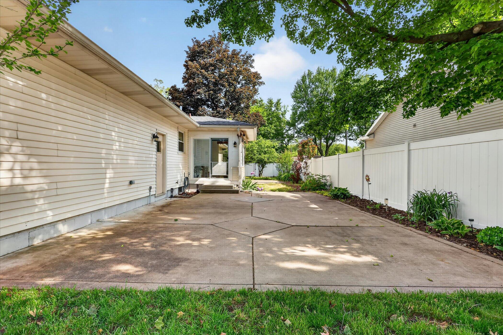 6990 Madison Avenue SE Grand Rapids MI 49548