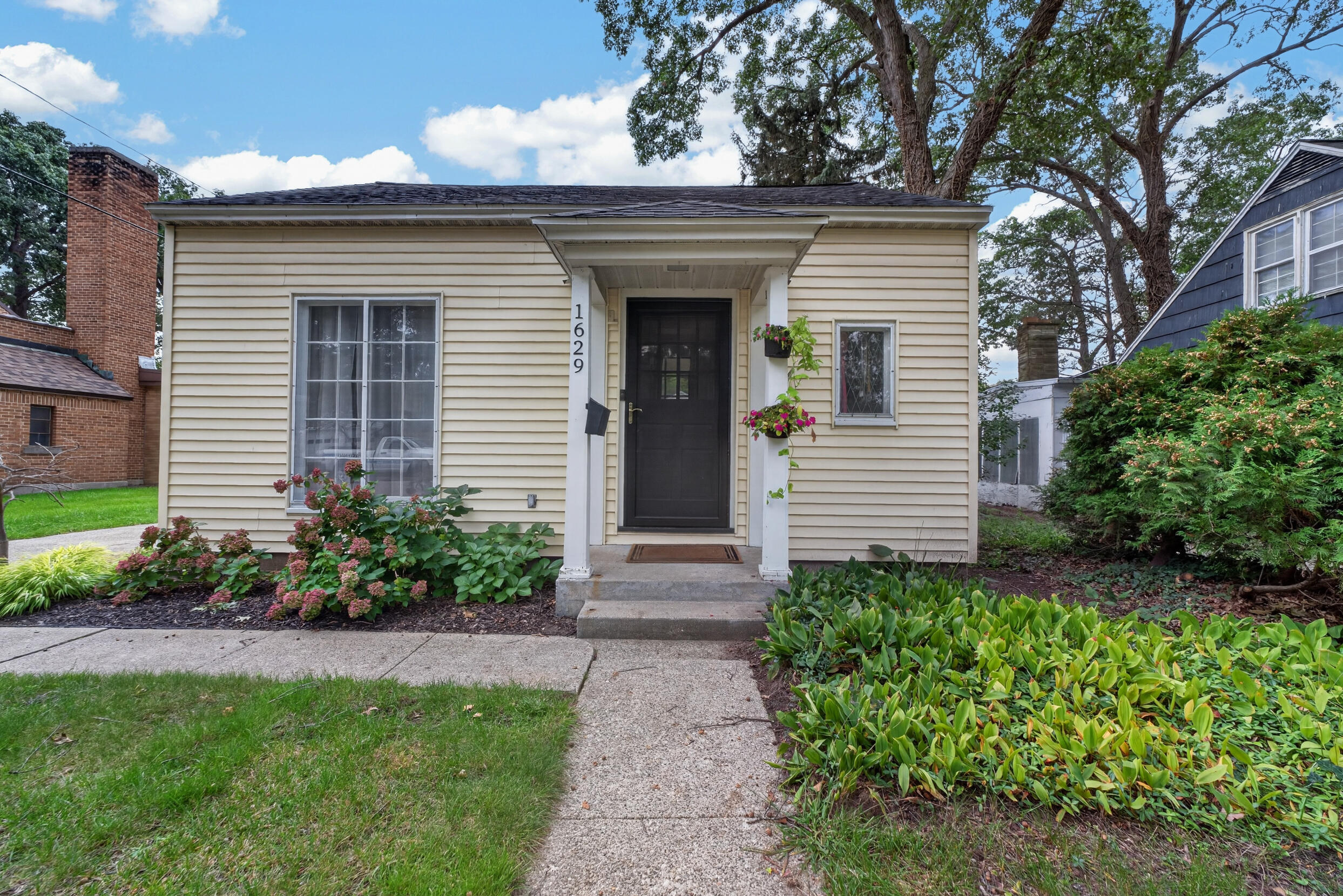 1629 Montague Avenue Muskegon MI 49441