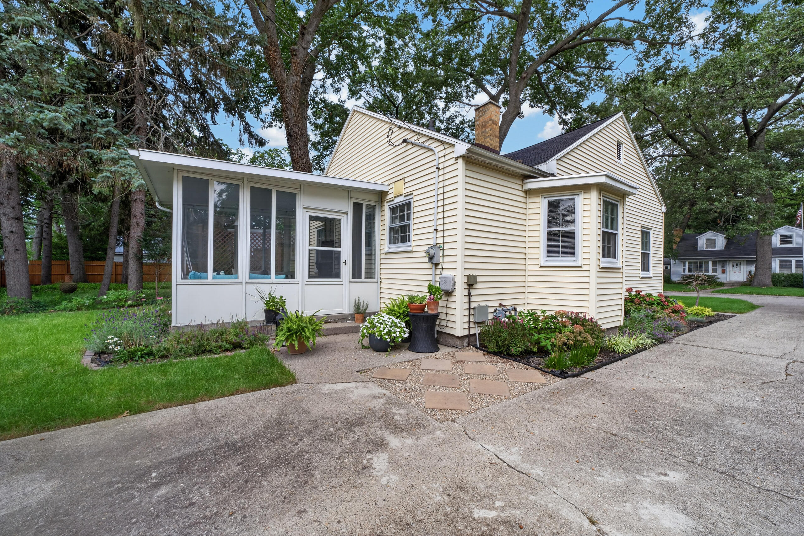 1629 Montague Avenue Muskegon MI 49441