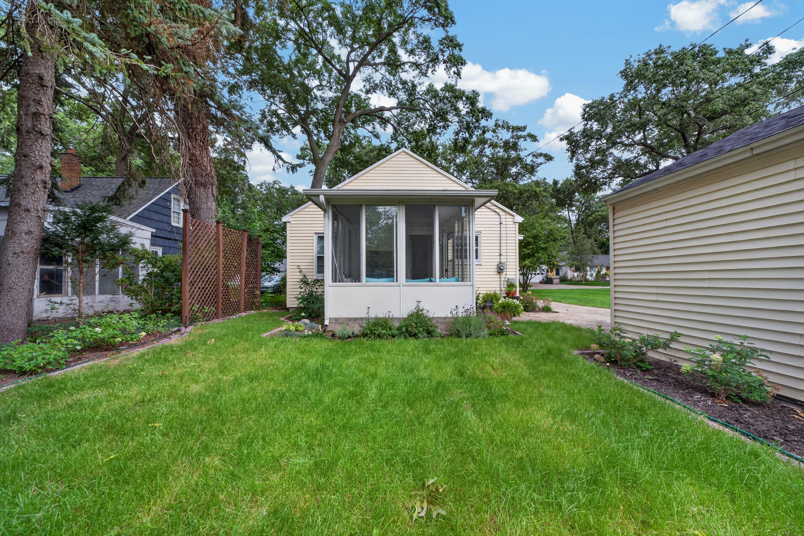 1629 Montague Avenue Muskegon MI 49441
