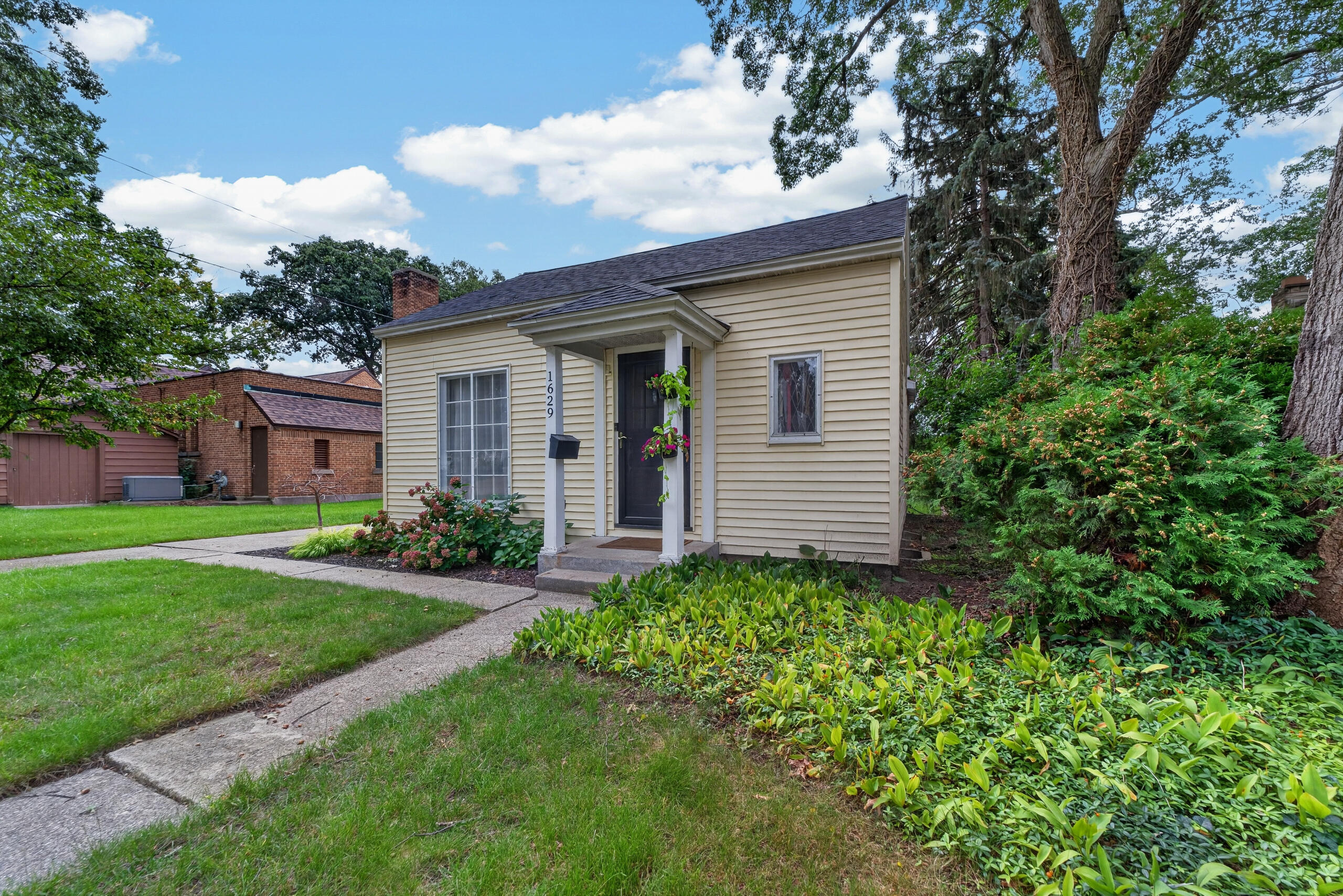 1629 Montague Avenue Muskegon MI 49441