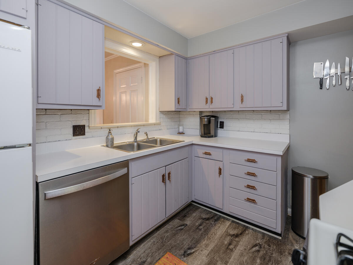 3419 Old Colony Road Kalamazoo MI 49008