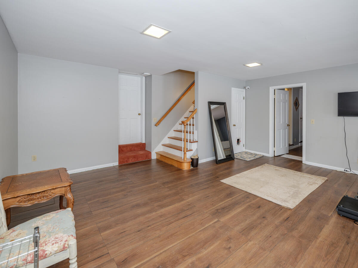 3419 Old Colony Road Kalamazoo MI 49008